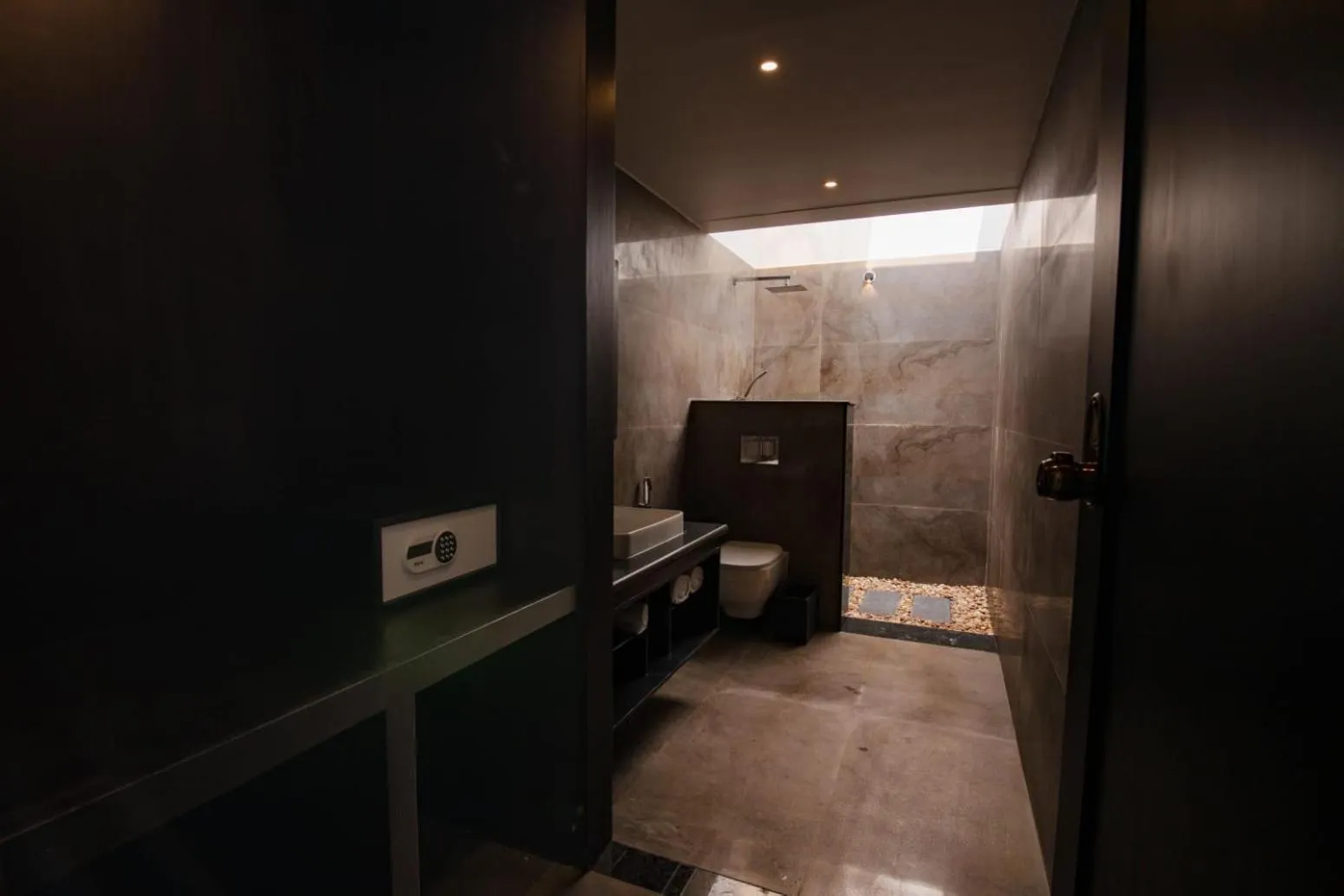 Shower in The Saravi Resort