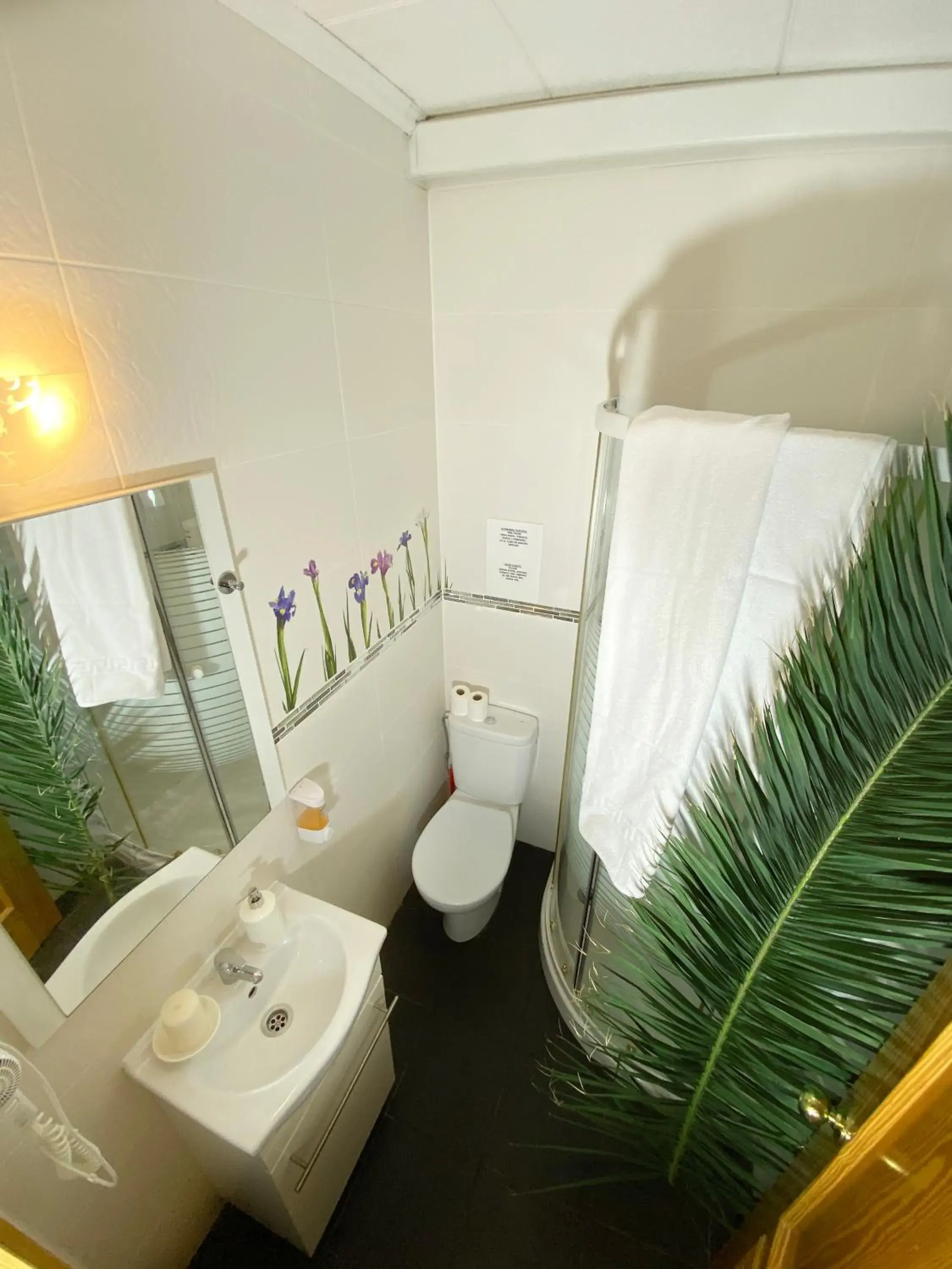 Twin Room in Hostal Azahara Twin Room in Hostal Azahara