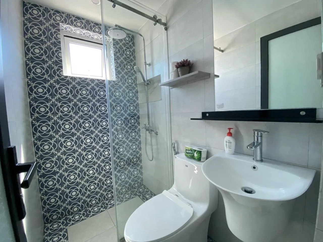 Shower in Mường Thanh Grand Seaview Đà Nẵng Apartment