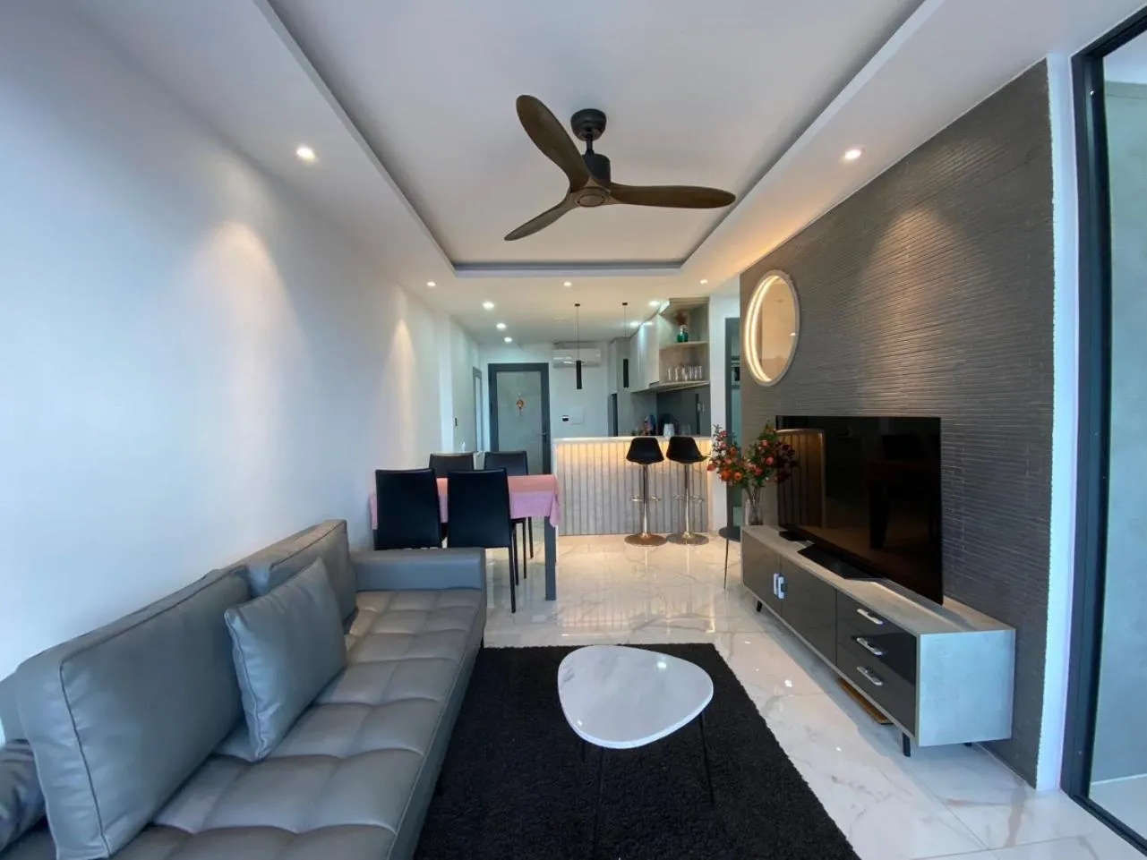 Communal lounge/ TV room in Mường Thanh Grand Seaview Đà Nẵng Apartment
