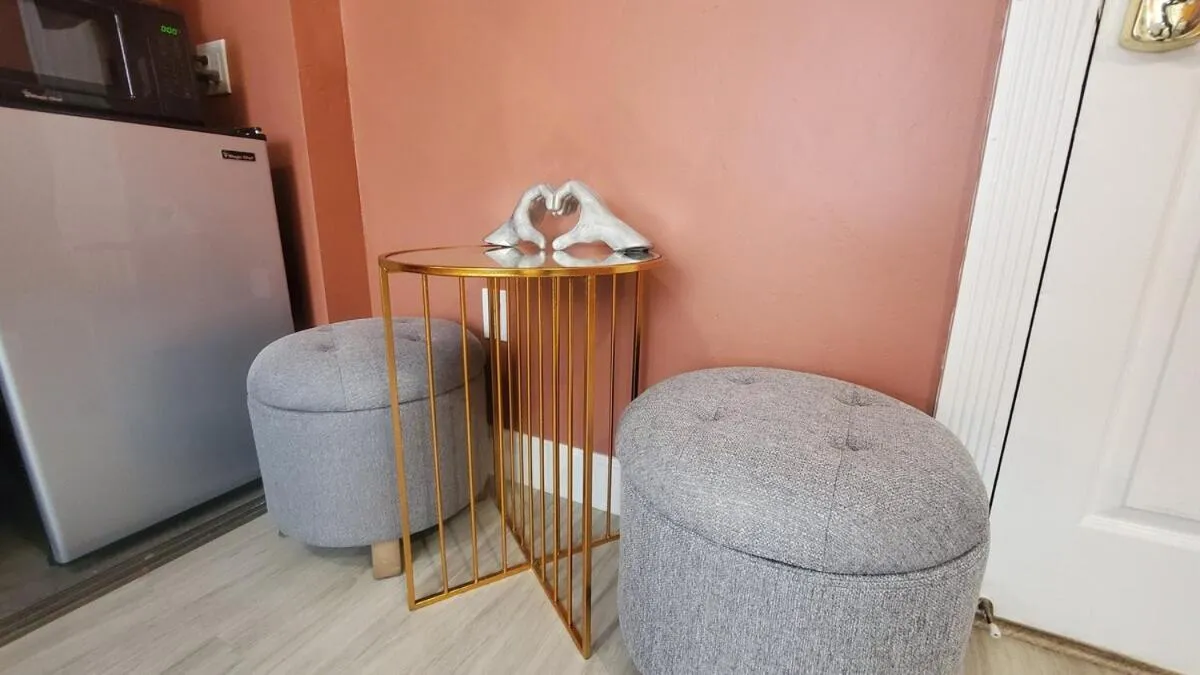 Seating area in Somerset Hotel