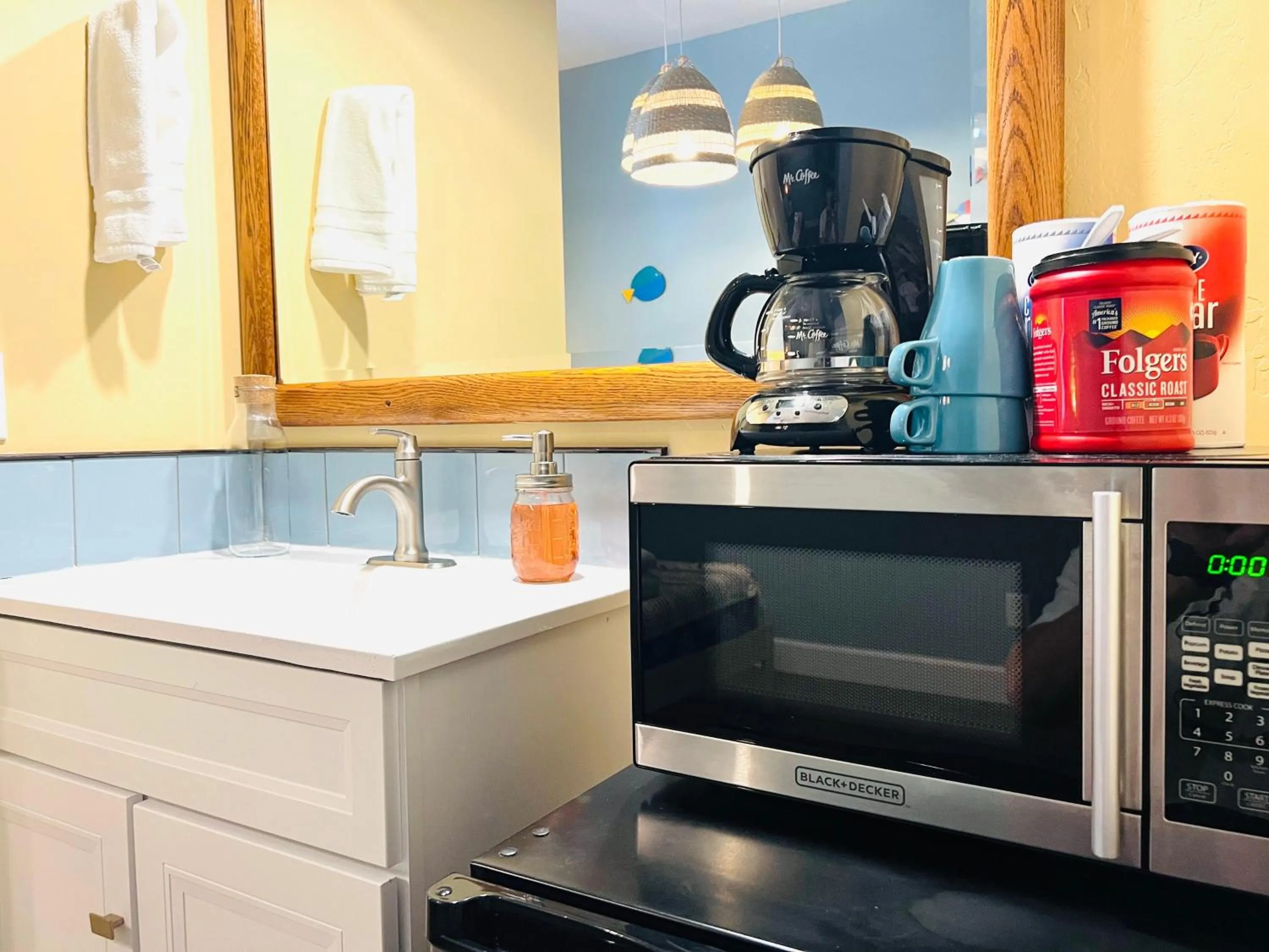 Coffee/tea facilities in Somerset Hotel