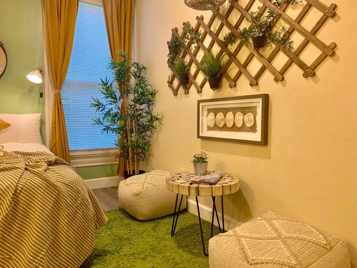 Decorative detail in Somerset Hotel