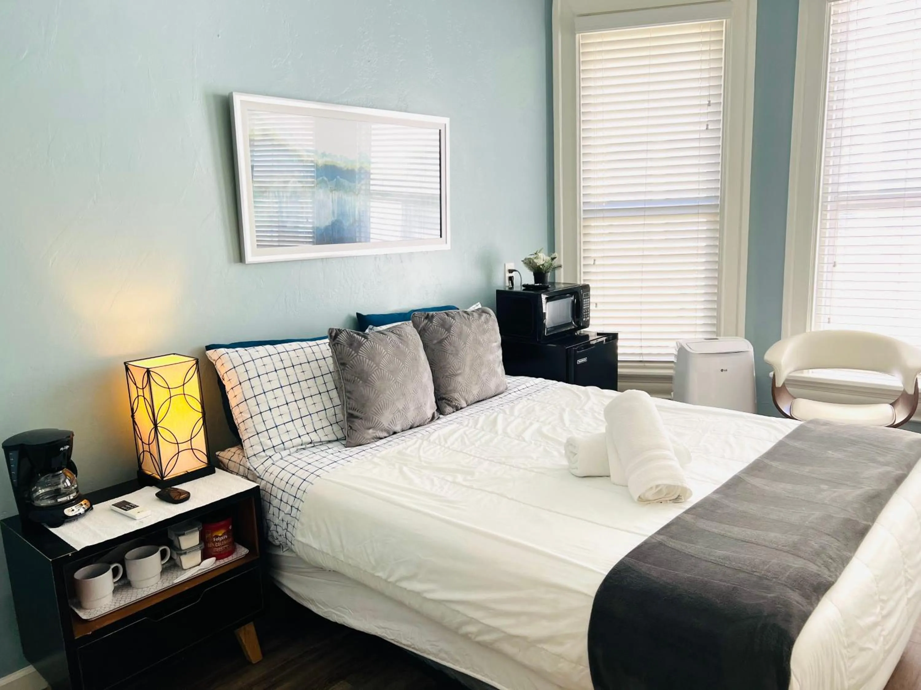 Photo of the whole room in Somerset Hotel