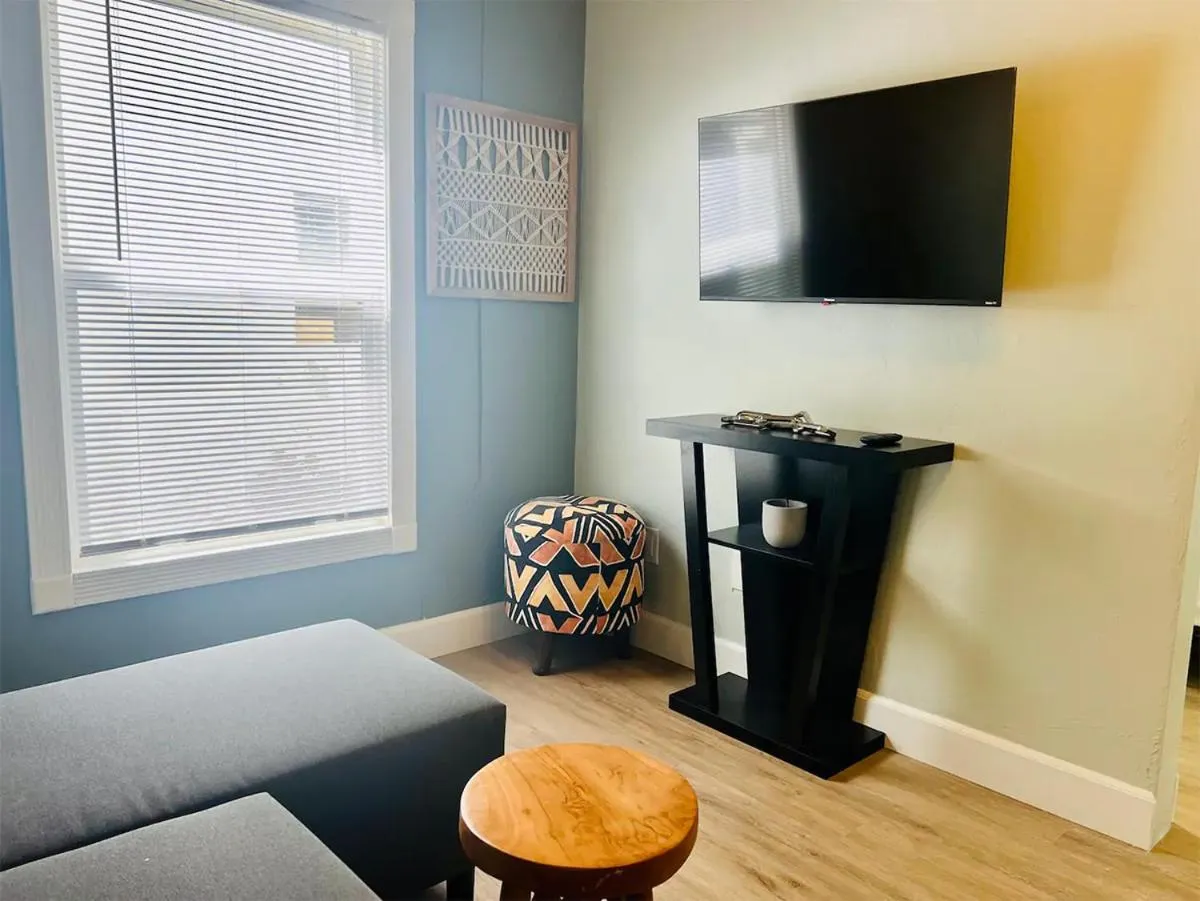 TV and multimedia in Somerset Hotel