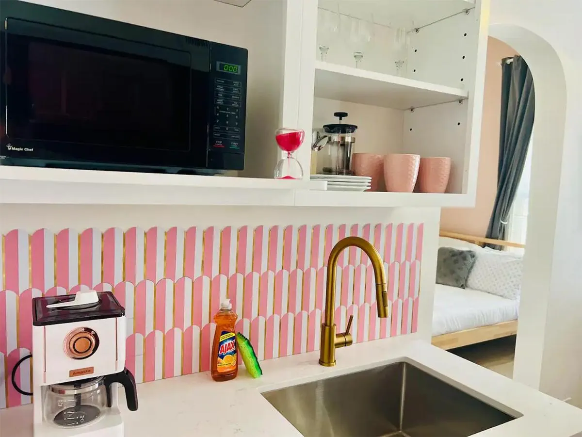 Kitchen or kitchenette in Somerset Hotel