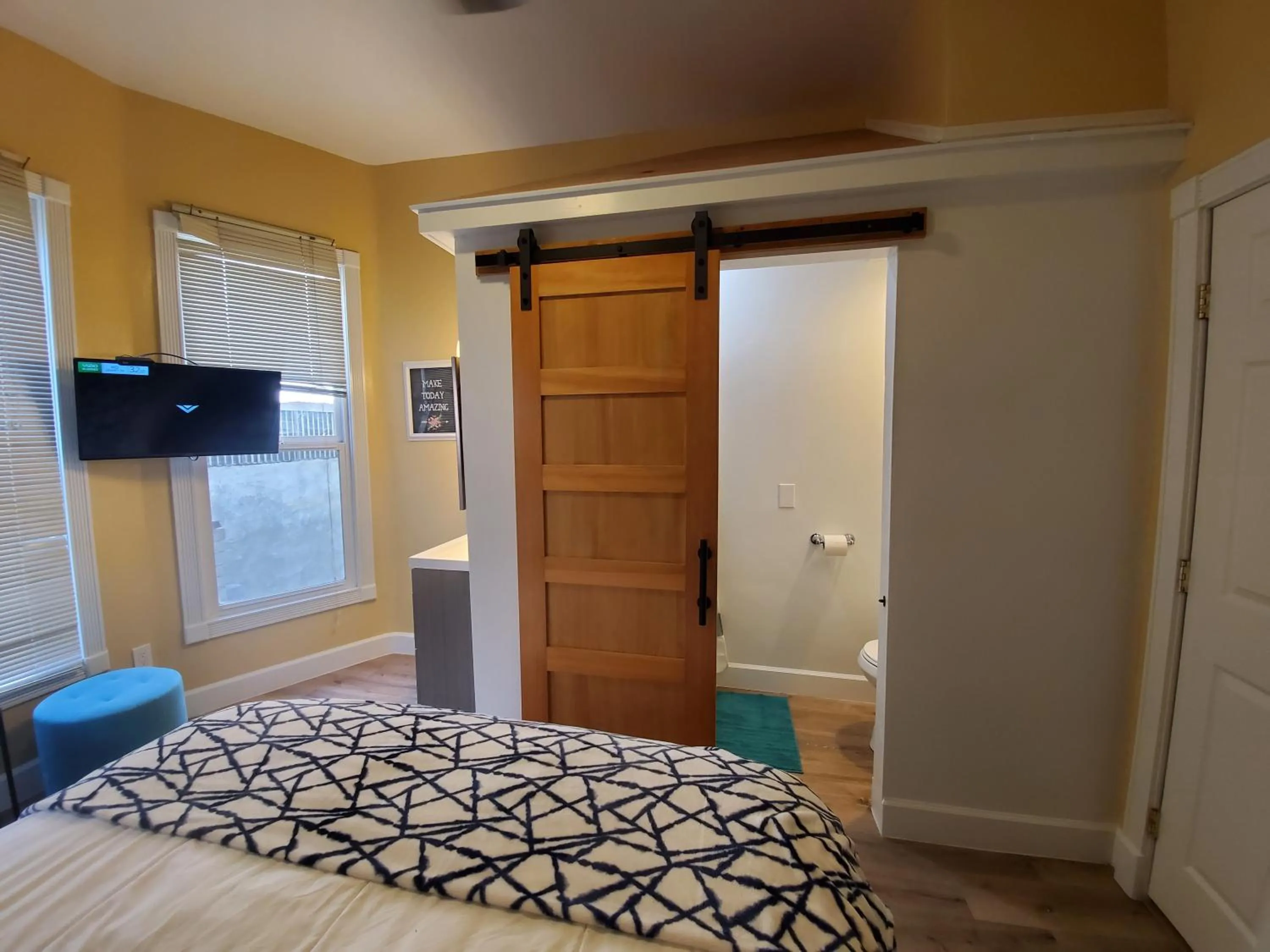 Photo of the whole room in Somerset Hotel