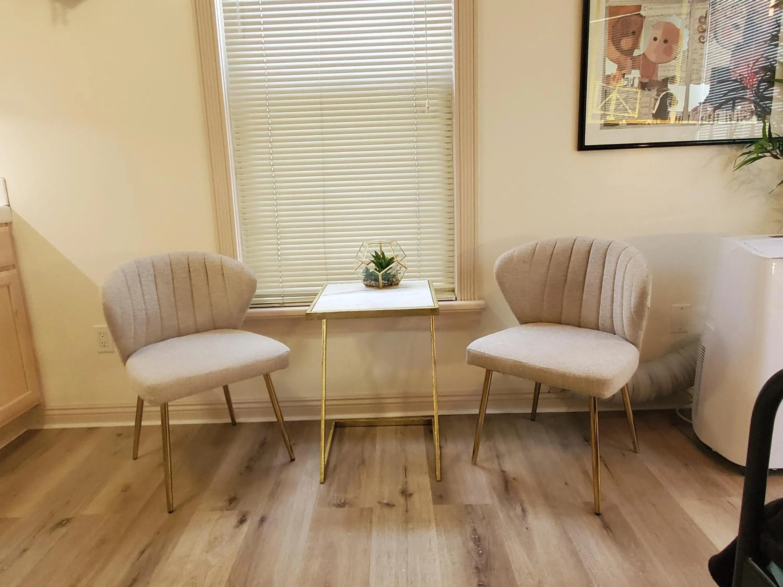 Seating area in Somerset Hotel