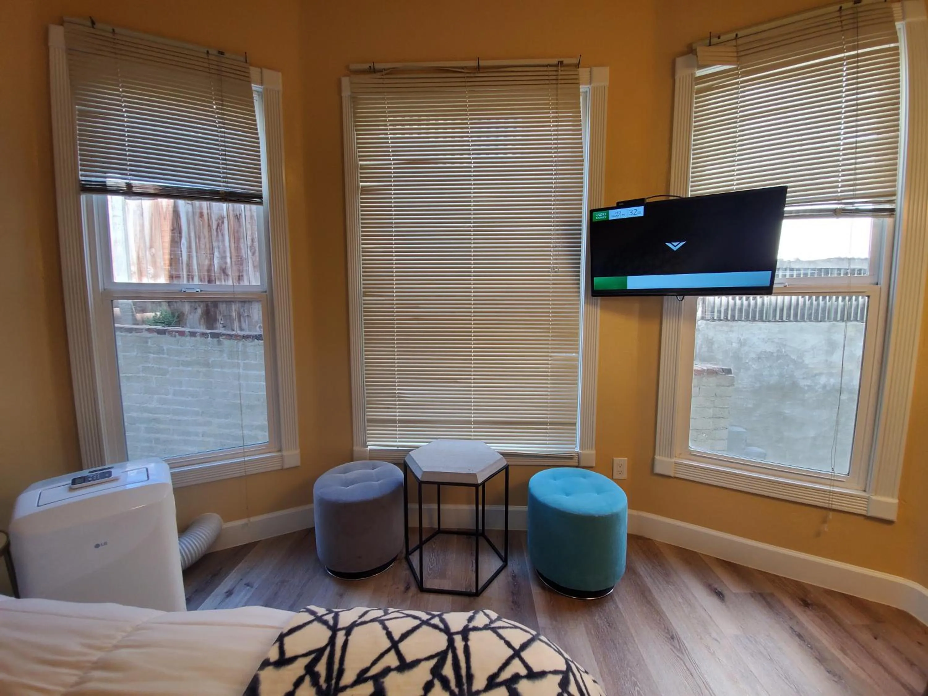 TV and multimedia in Somerset Hotel