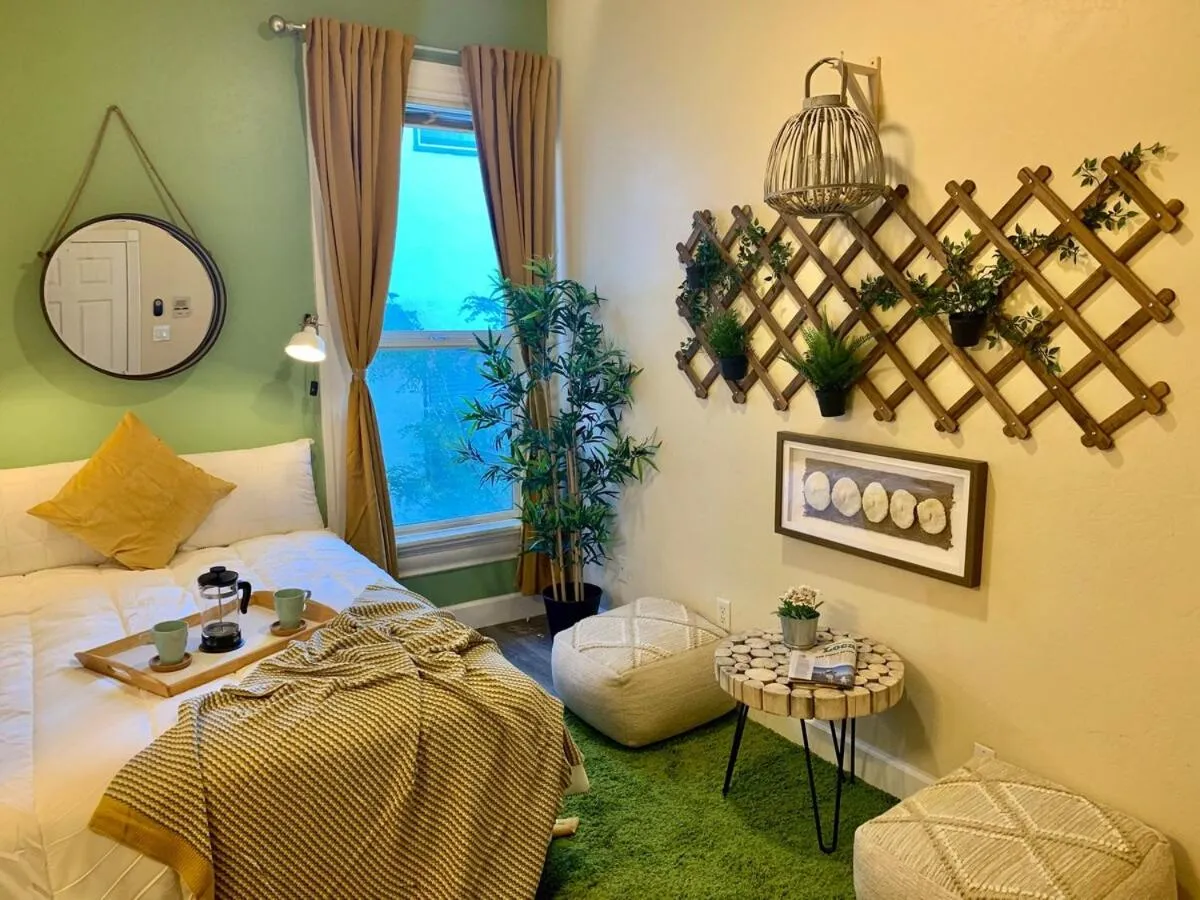 Photo of the whole room in Somerset Hotel