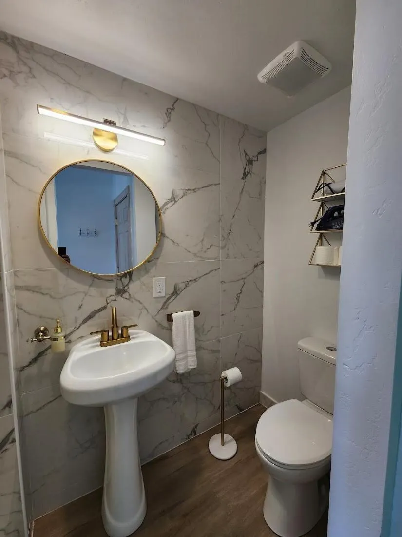 Toilet in Somerset Hotel