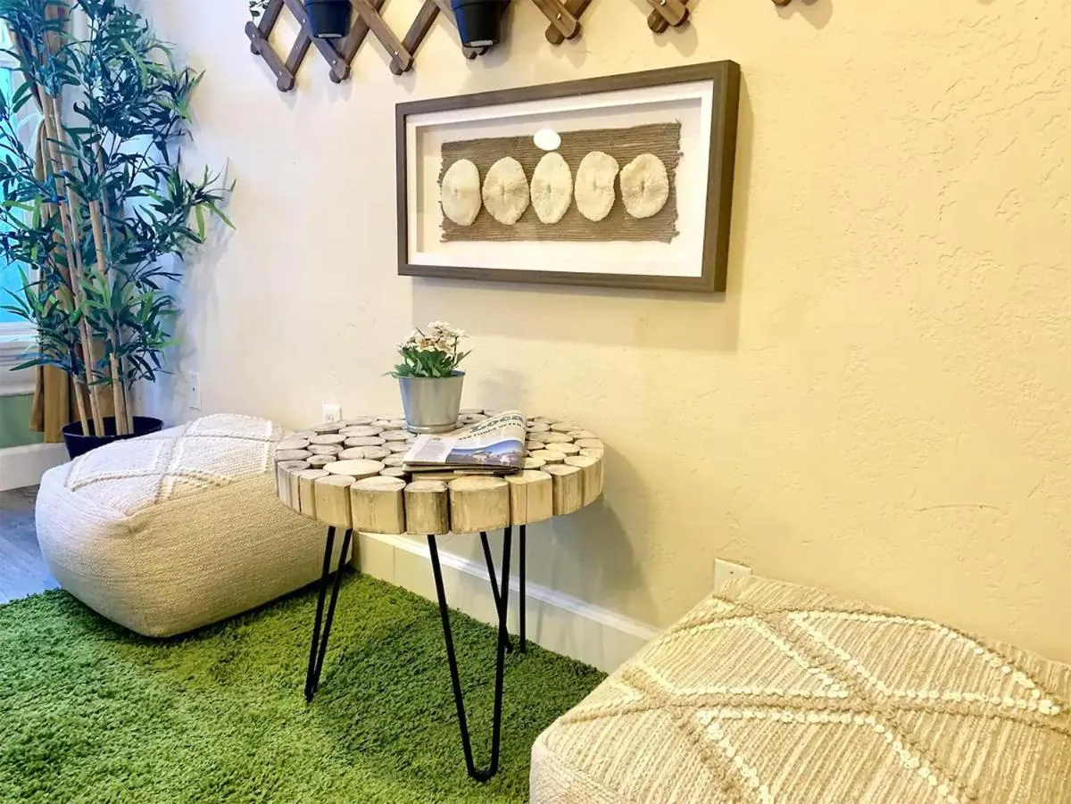 Seating area in Somerset Hotel