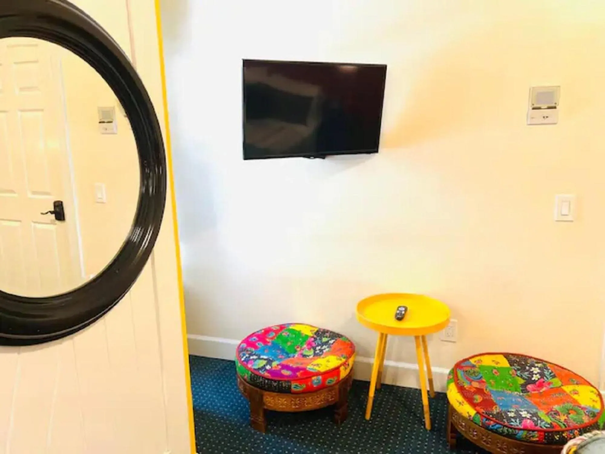 TV and multimedia in Somerset Hotel