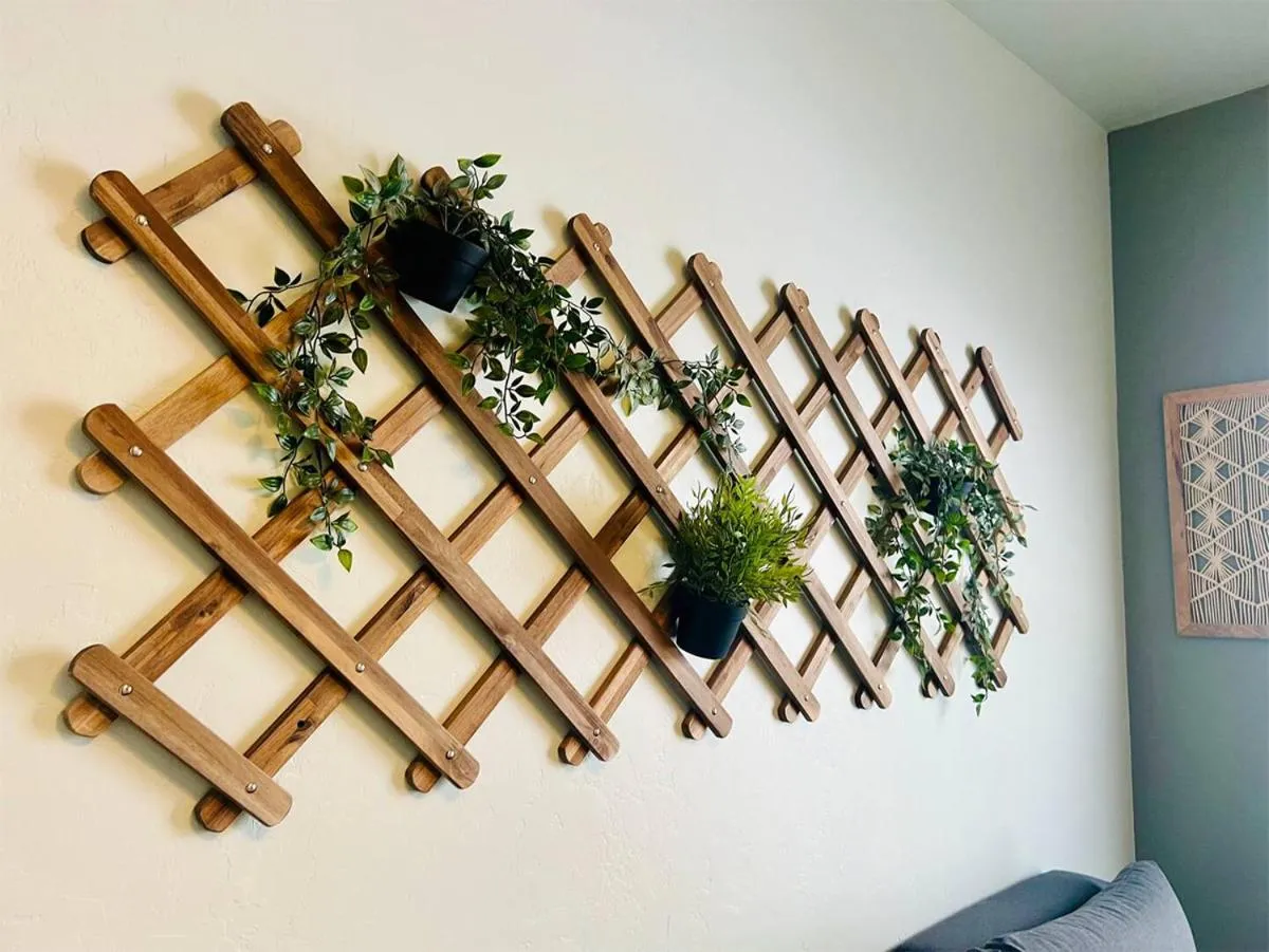 Decorative detail in Somerset Hotel