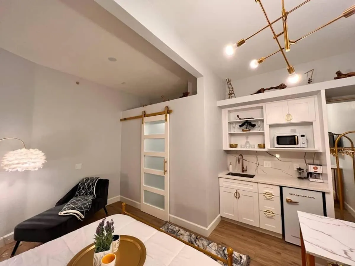 Kitchen or kitchenette in Somerset Hotel