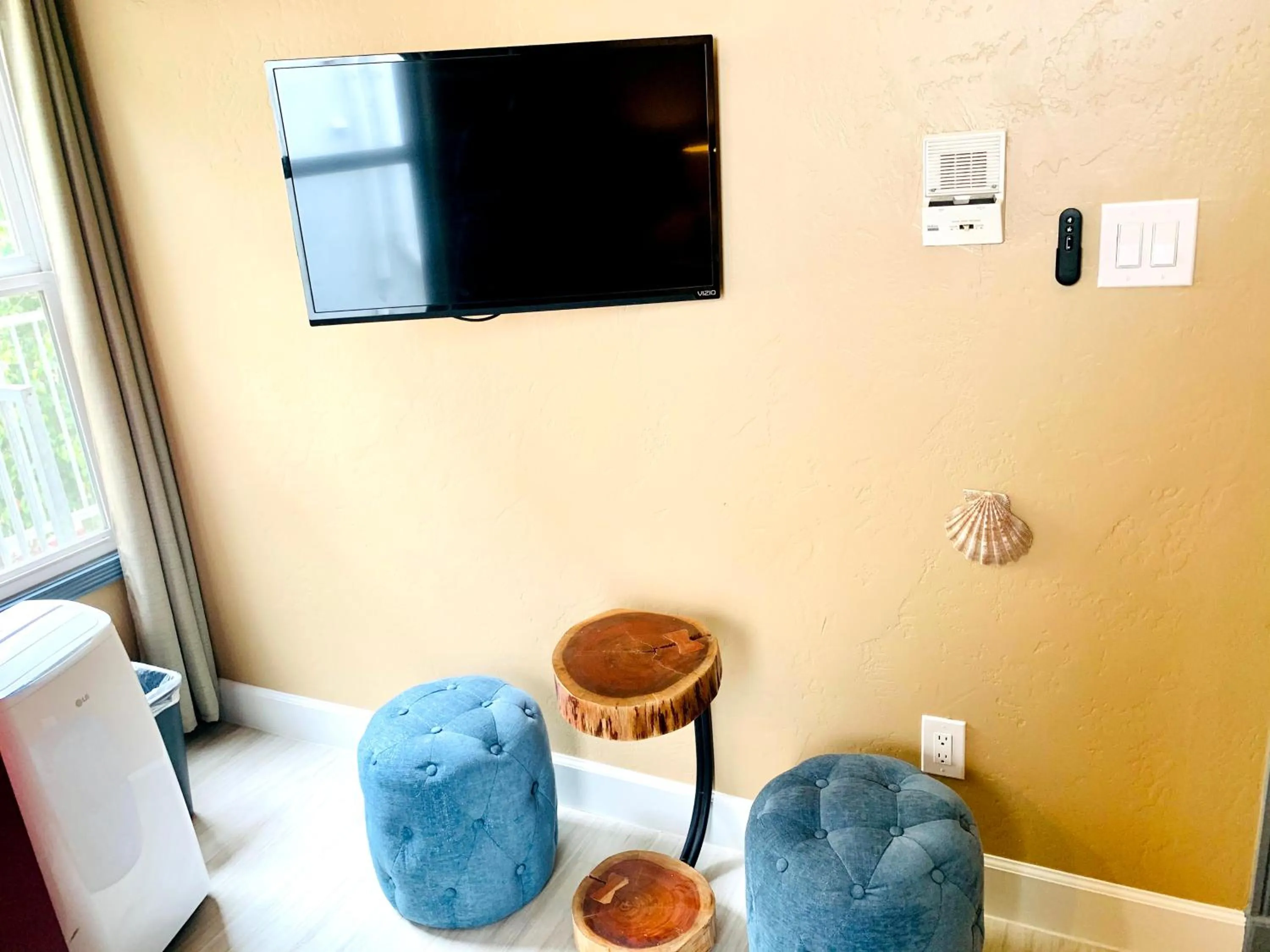 TV and multimedia in Somerset Hotel