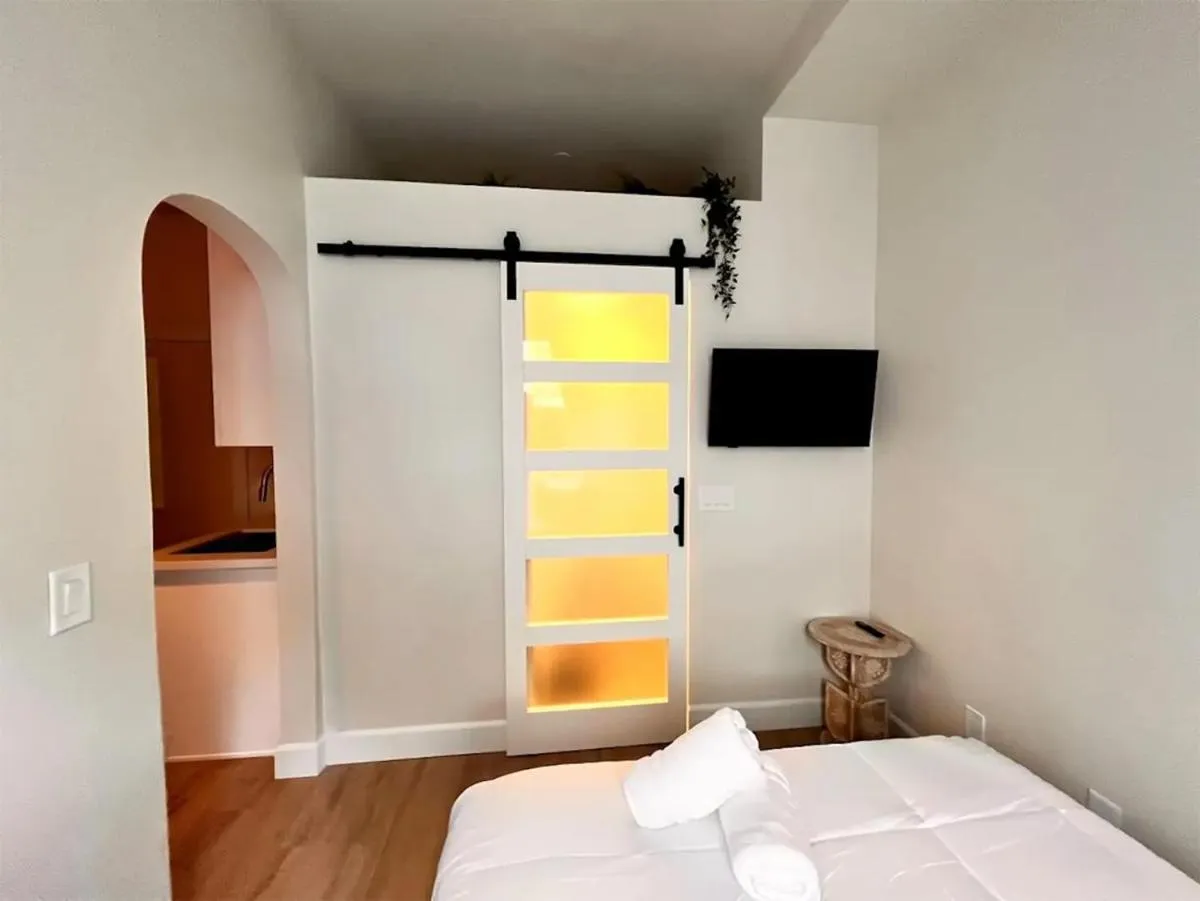 Photo of the whole room in Somerset Hotel