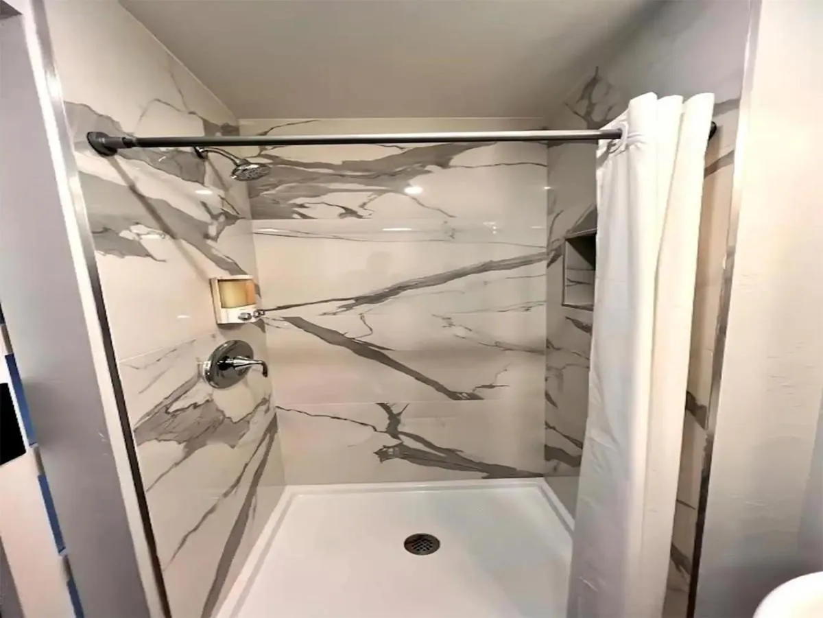 Shower in Somerset Hotel