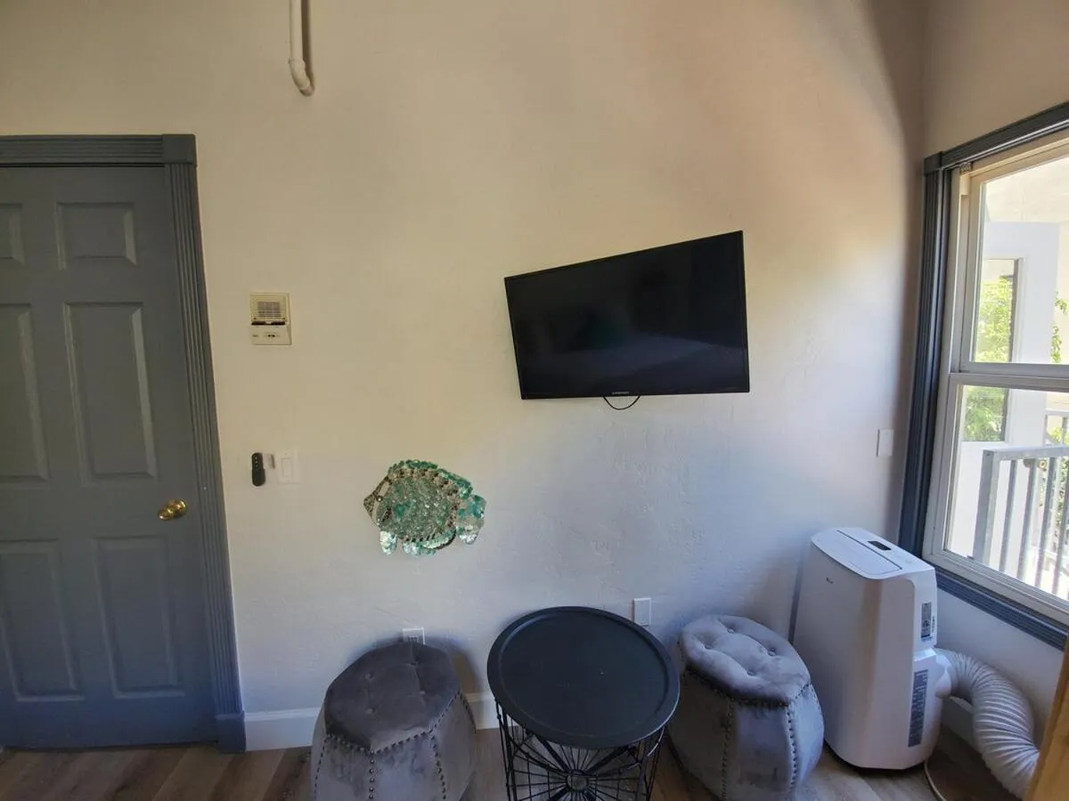 TV and multimedia in Somerset Hotel