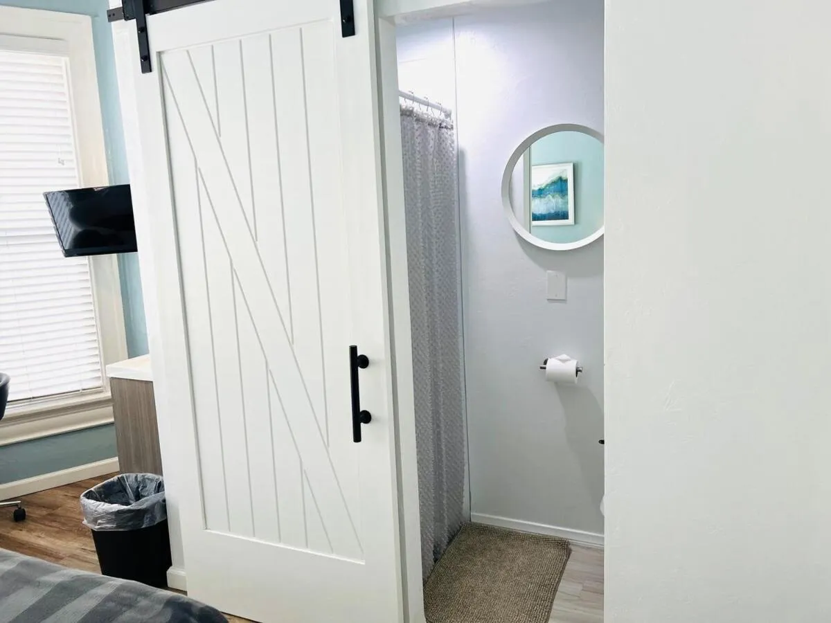 Photo of the whole room in Somerset Hotel