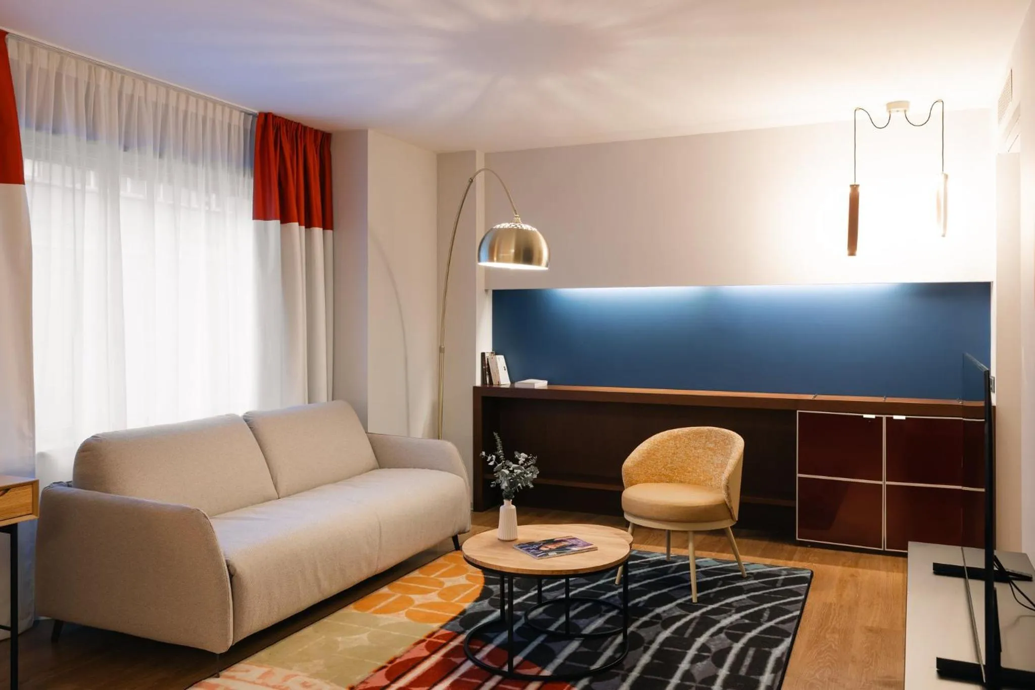 Photo of the whole room in Hotel Indigo Barcelona Plaza Espana by IHG