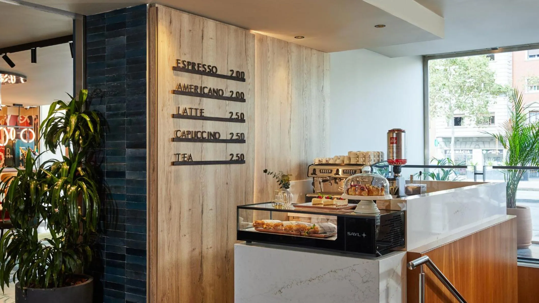 Restaurant/places to eat in Hotel Indigo Barcelona Plaza Espana by IHG