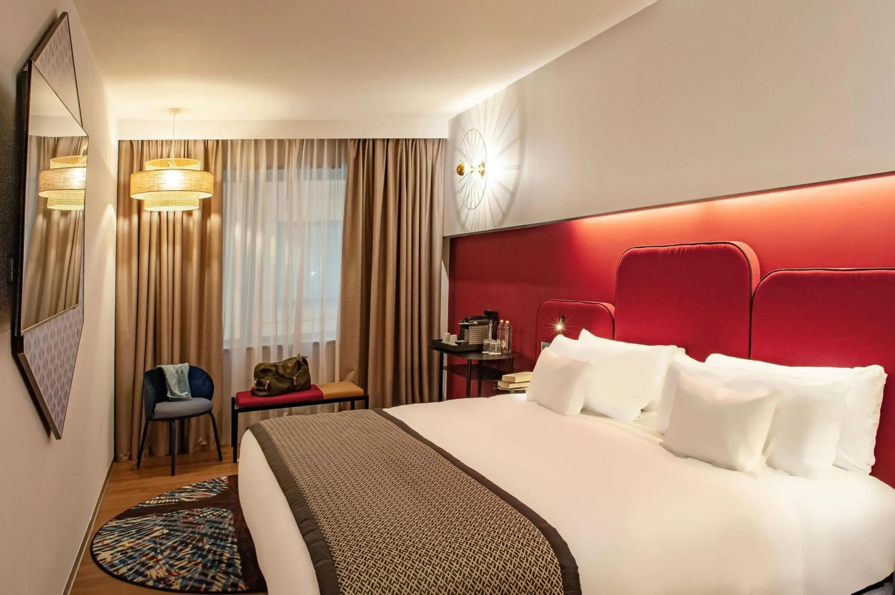 Photo of the whole room, Bed in Hotel Indigo Barcelona Plaza Espana by IHG Photo of the whole room, Bed in Hotel Indigo Barcelona Plaza Espana by IHG
