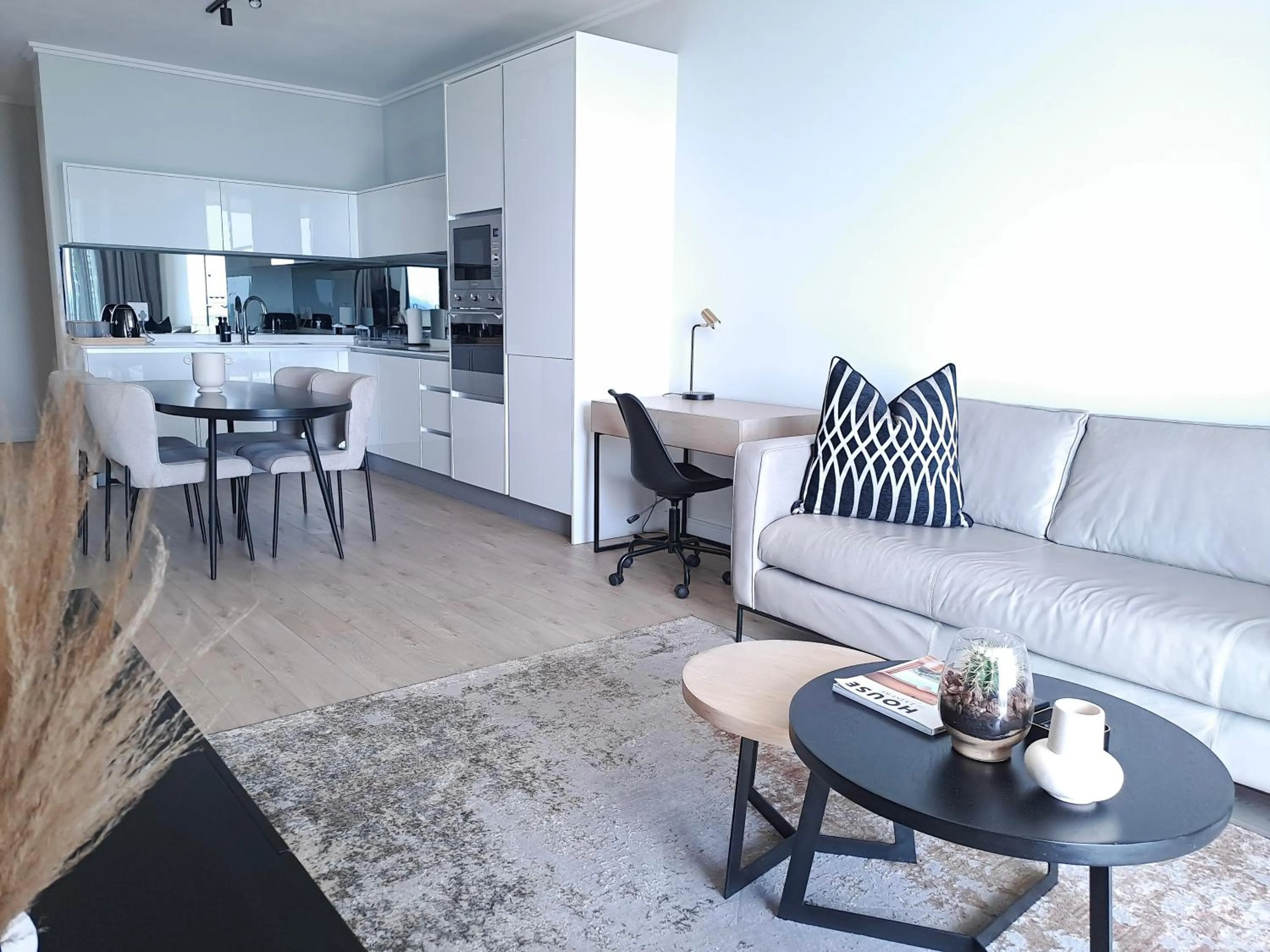 Executive Apartment at Ellipse Waterfall