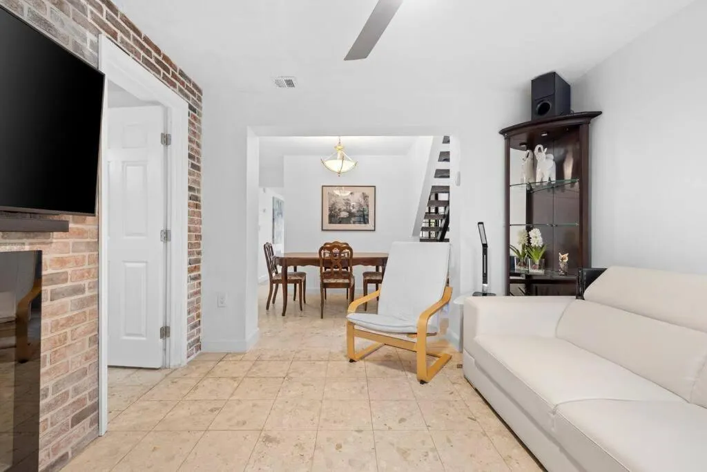 TV and multimedia in Little Havana Retreat - Newly remodeled Villa by Loan Depot Stadium!