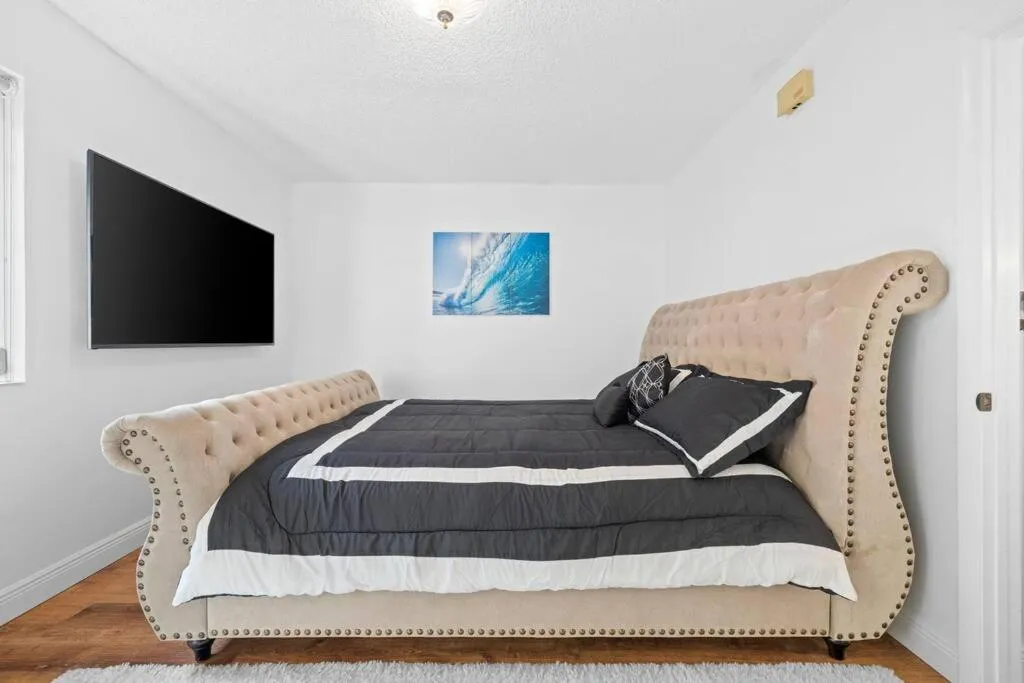 TV and multimedia in Little Havana Retreat - Newly remodeled Villa by Loan Depot Stadium!