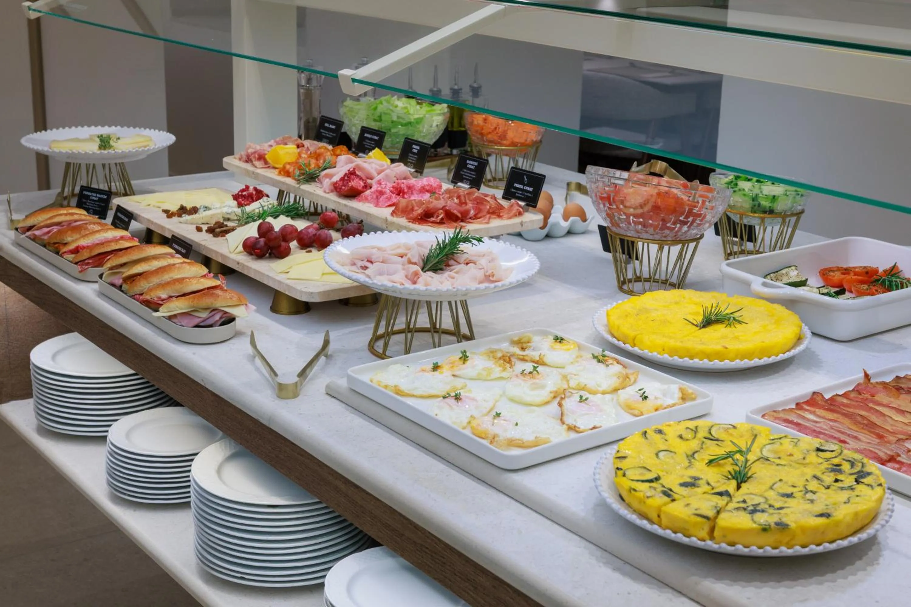 Buffet breakfast in Hotel Medinaceli