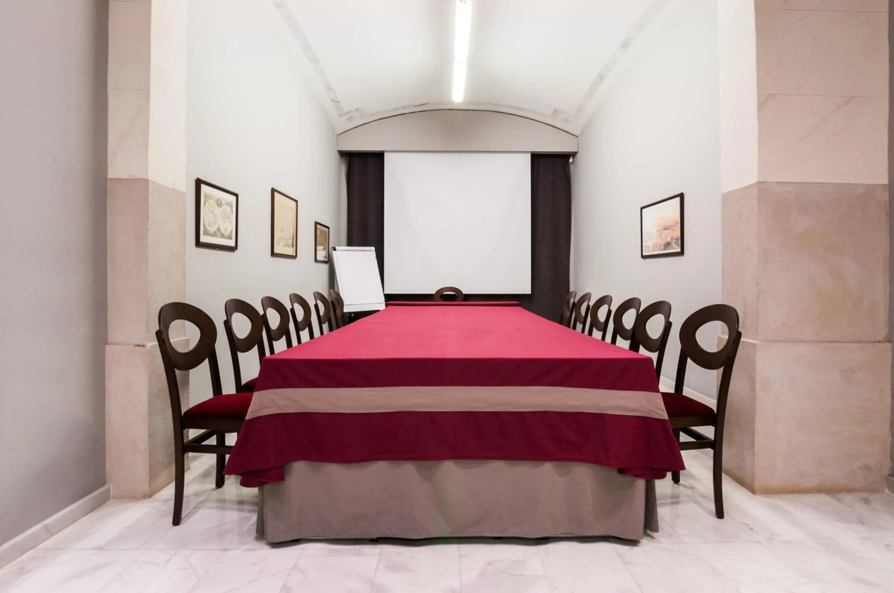 Meeting/conference room, Bed in Hotel Medinaceli Meeting/conference room, Bed in Hotel Medinaceli
