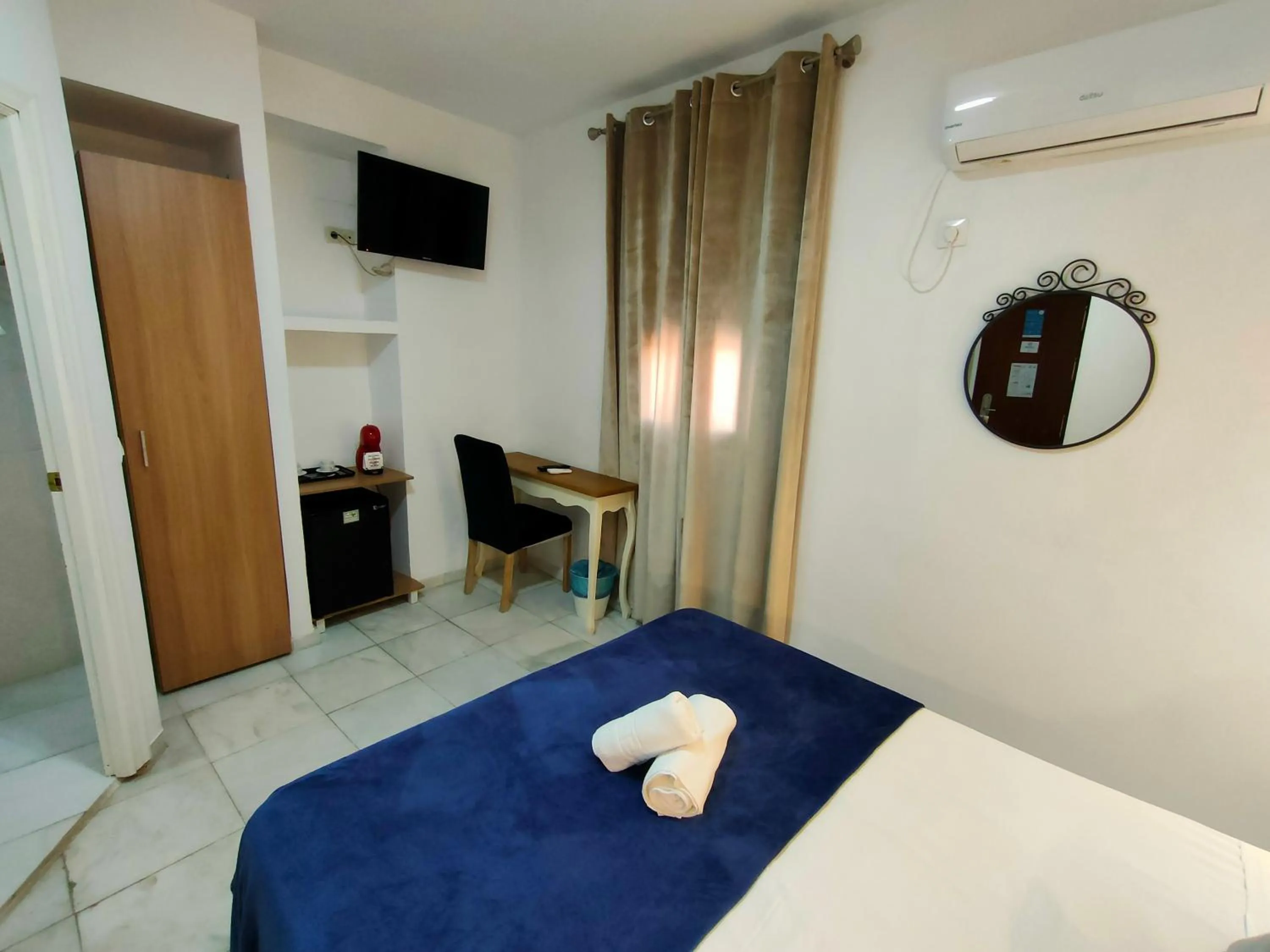 Photo of the whole room, Bed in Zaida Boutique Hotel