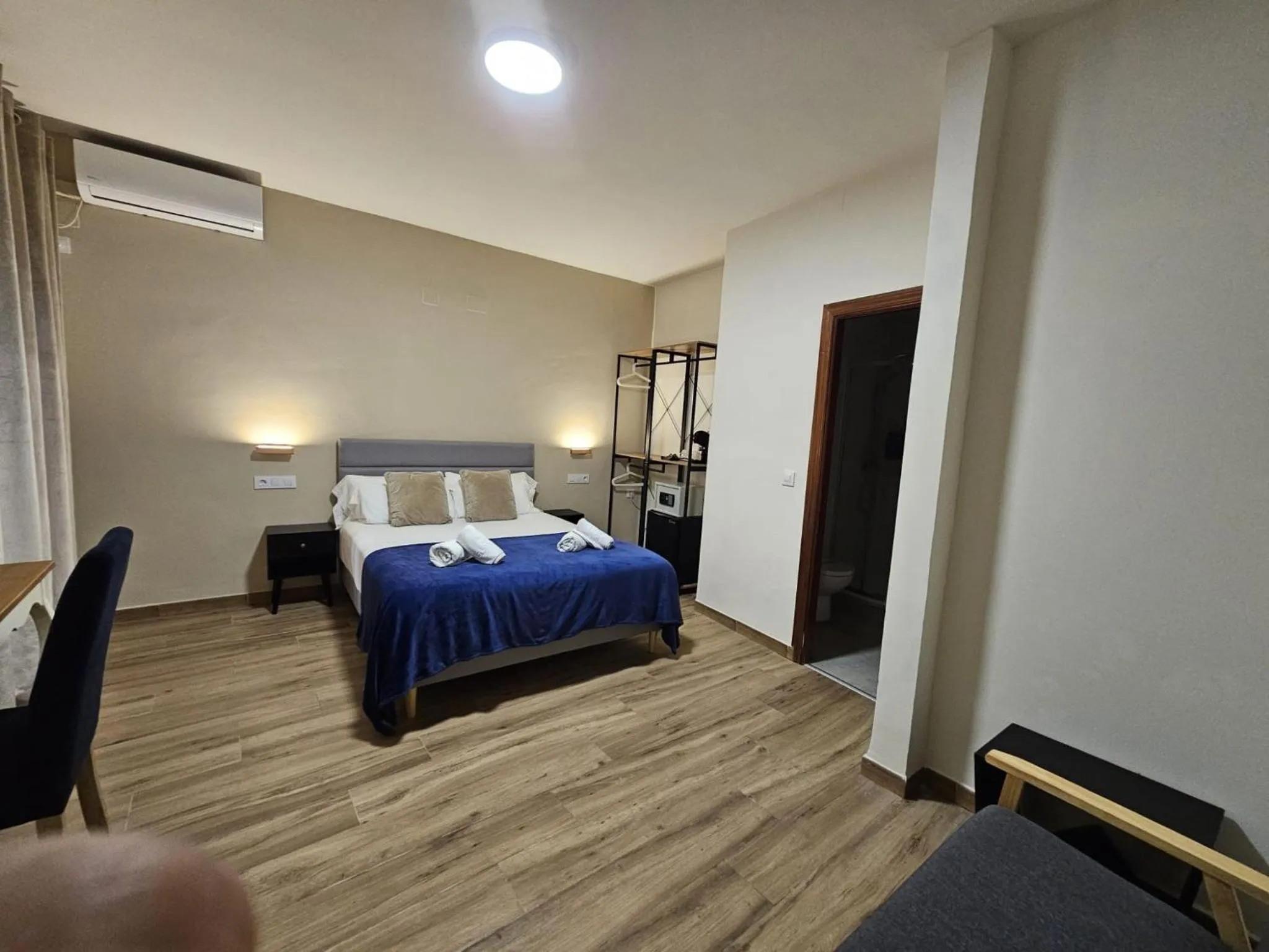 Photo of the whole room, Bed in Zaida Boutique Hotel