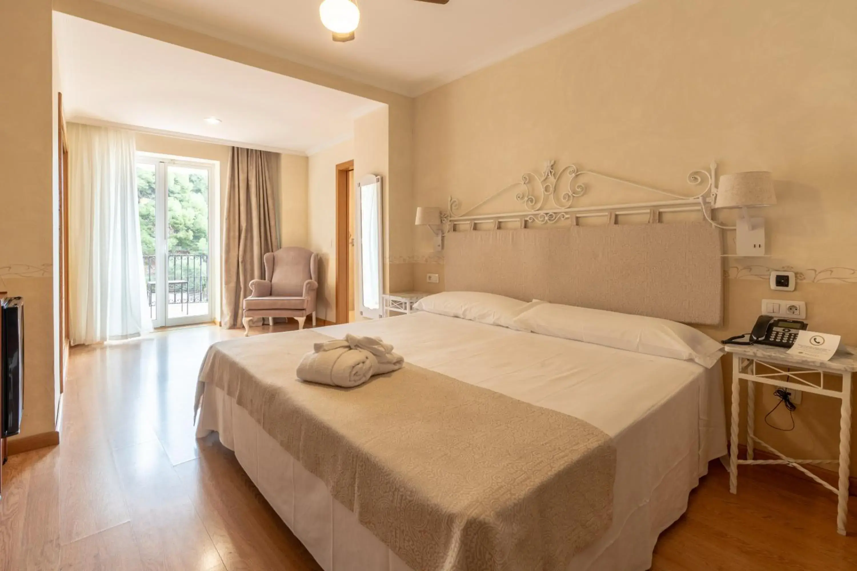 Double or Twin Room Economy Confort in PALASIET Wellness Clinic&Thalasso 4 SUP Double or Twin Room Economy Confort in PALASIET Wellness Clinic&Thalasso 4 SUP