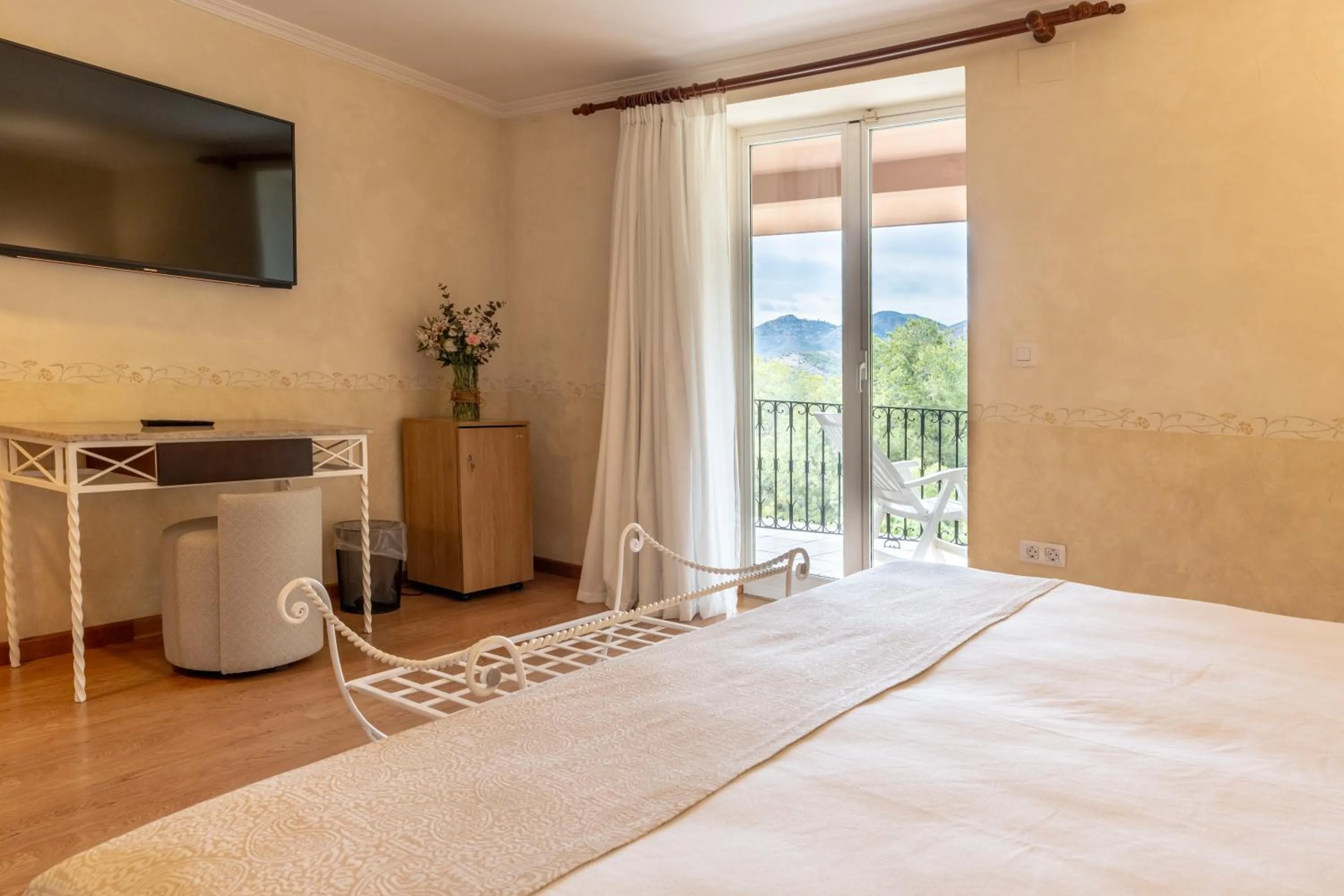 Balcony/Terrace, Bed in PALASIET Wellness Clinic&Thalasso 4 SUP