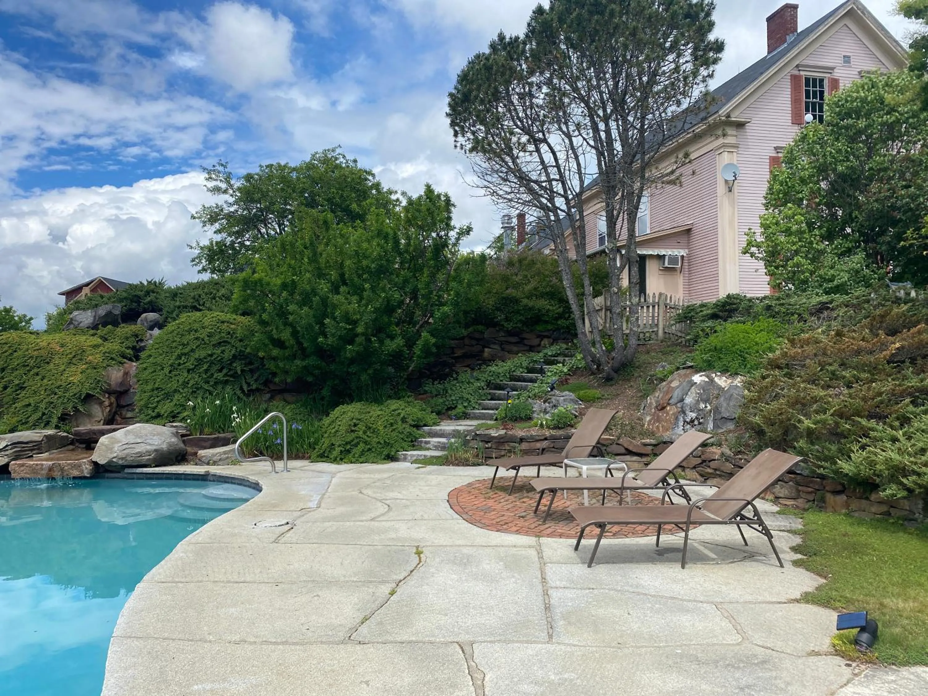 Swimming pool in The Wildflower Inn