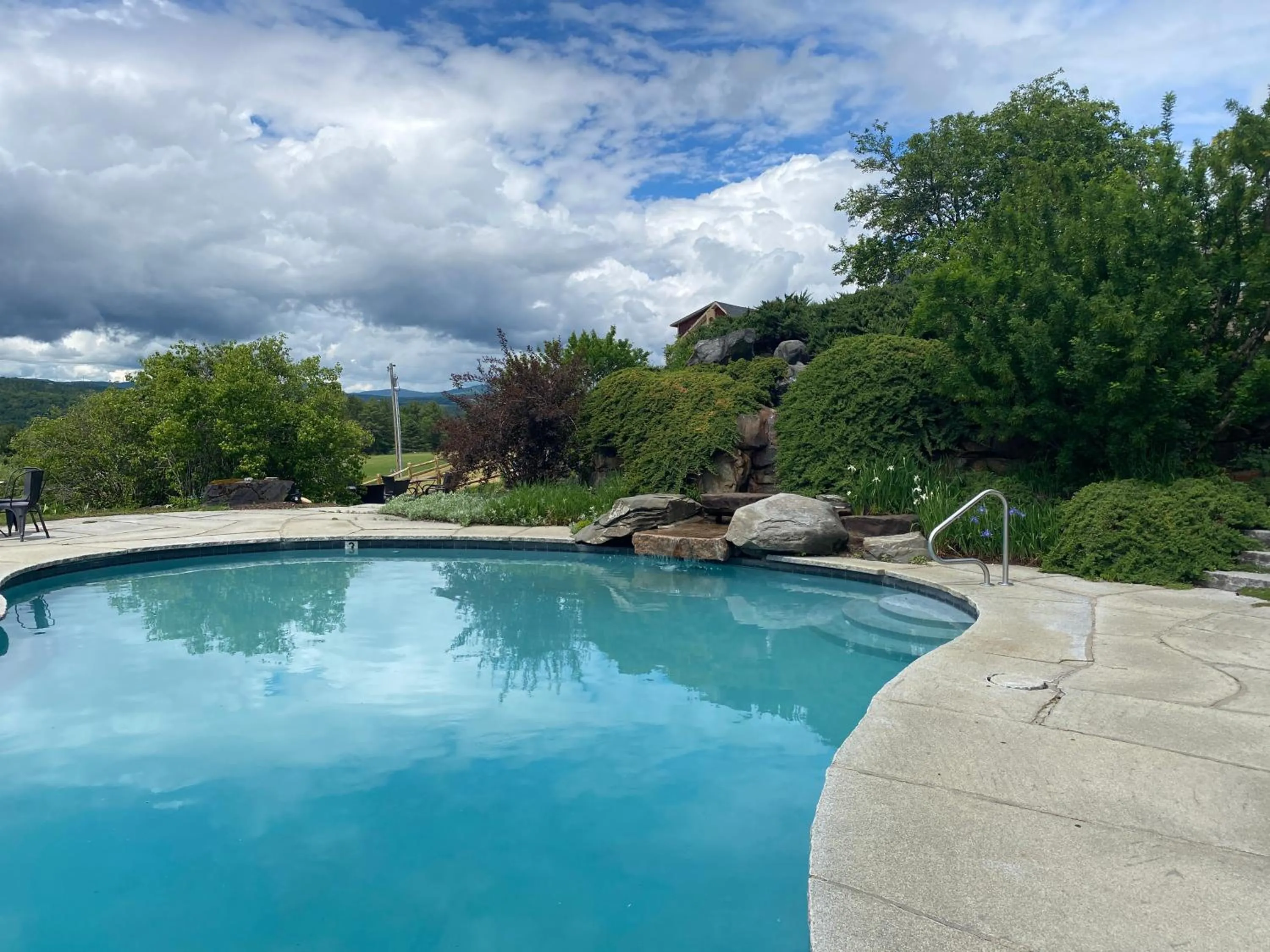 Swimming pool in The Wildflower Inn