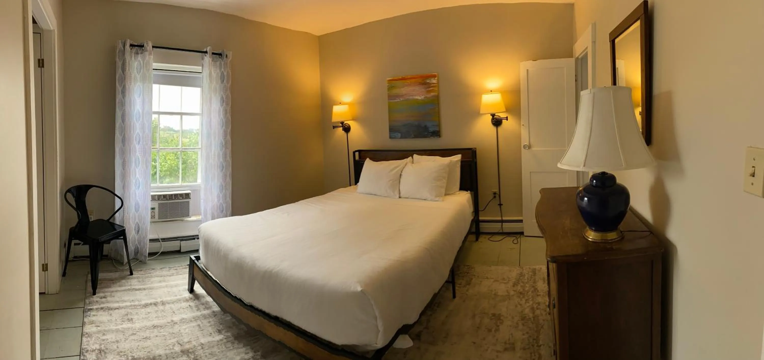 Bedroom, Bed in The Wildflower Inn