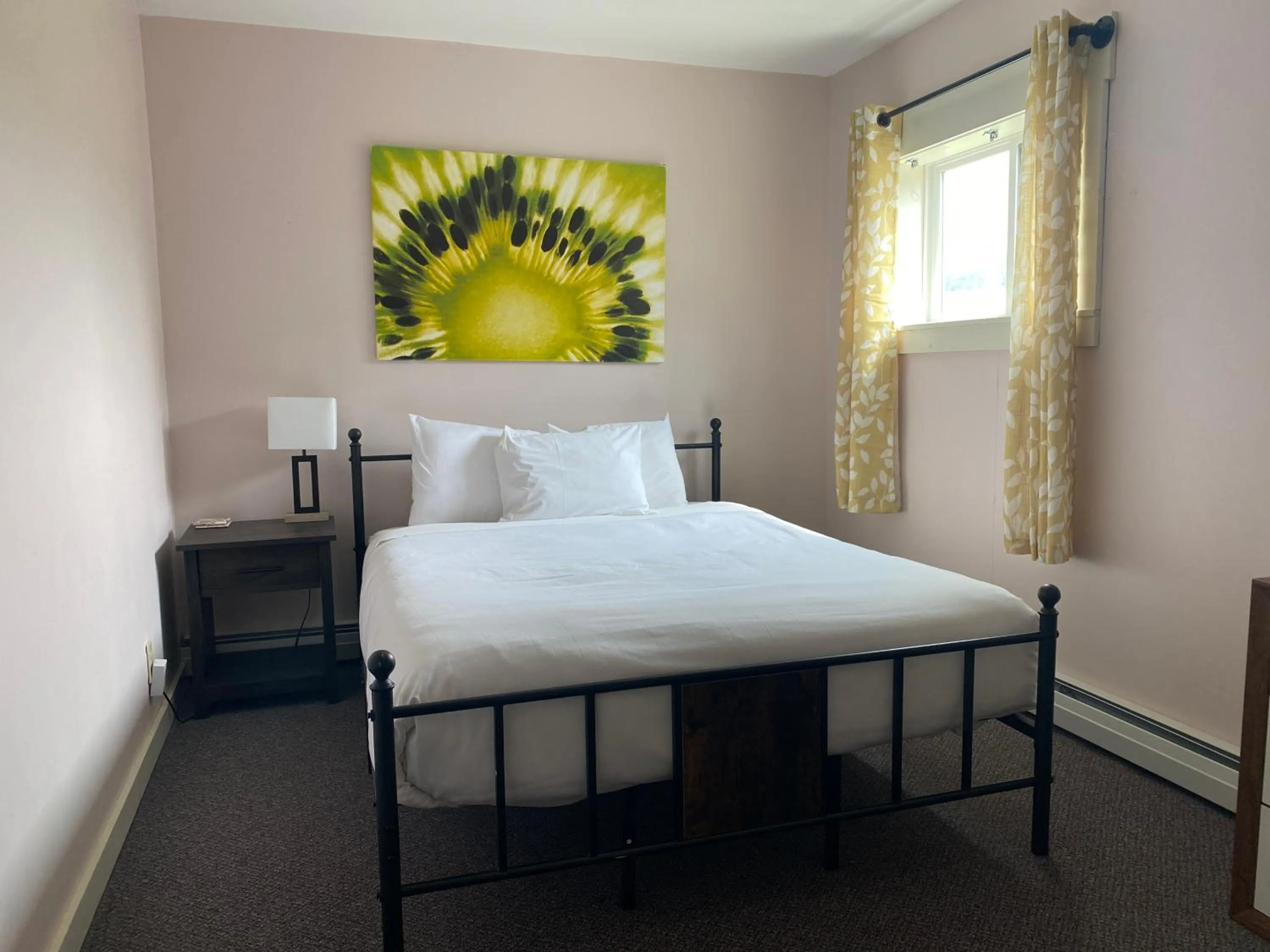 Bedroom, Bed in The Wildflower Inn