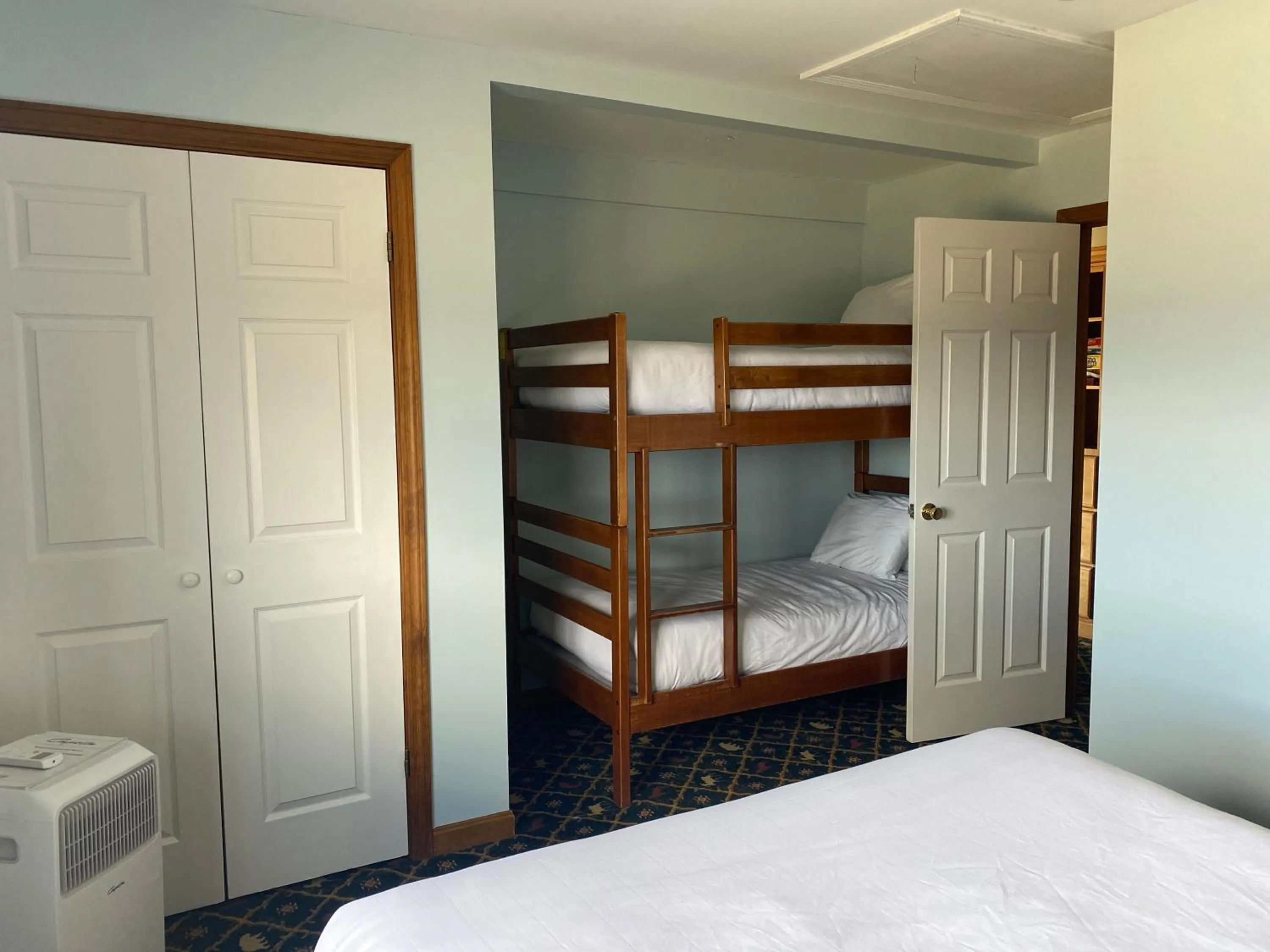 bunk bed, Bed in The Wildflower Inn