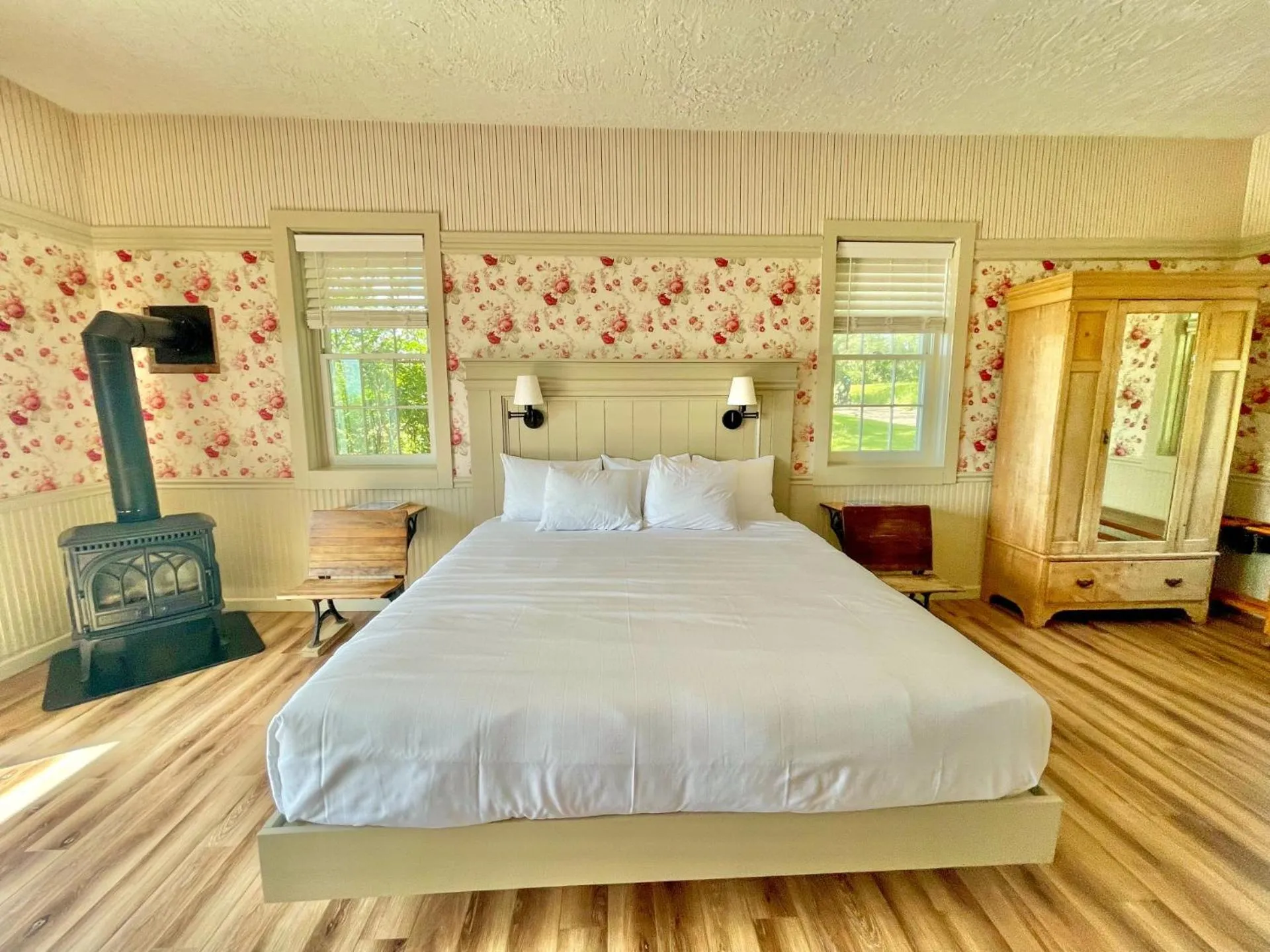 Bedroom, Bed in The Wildflower Inn