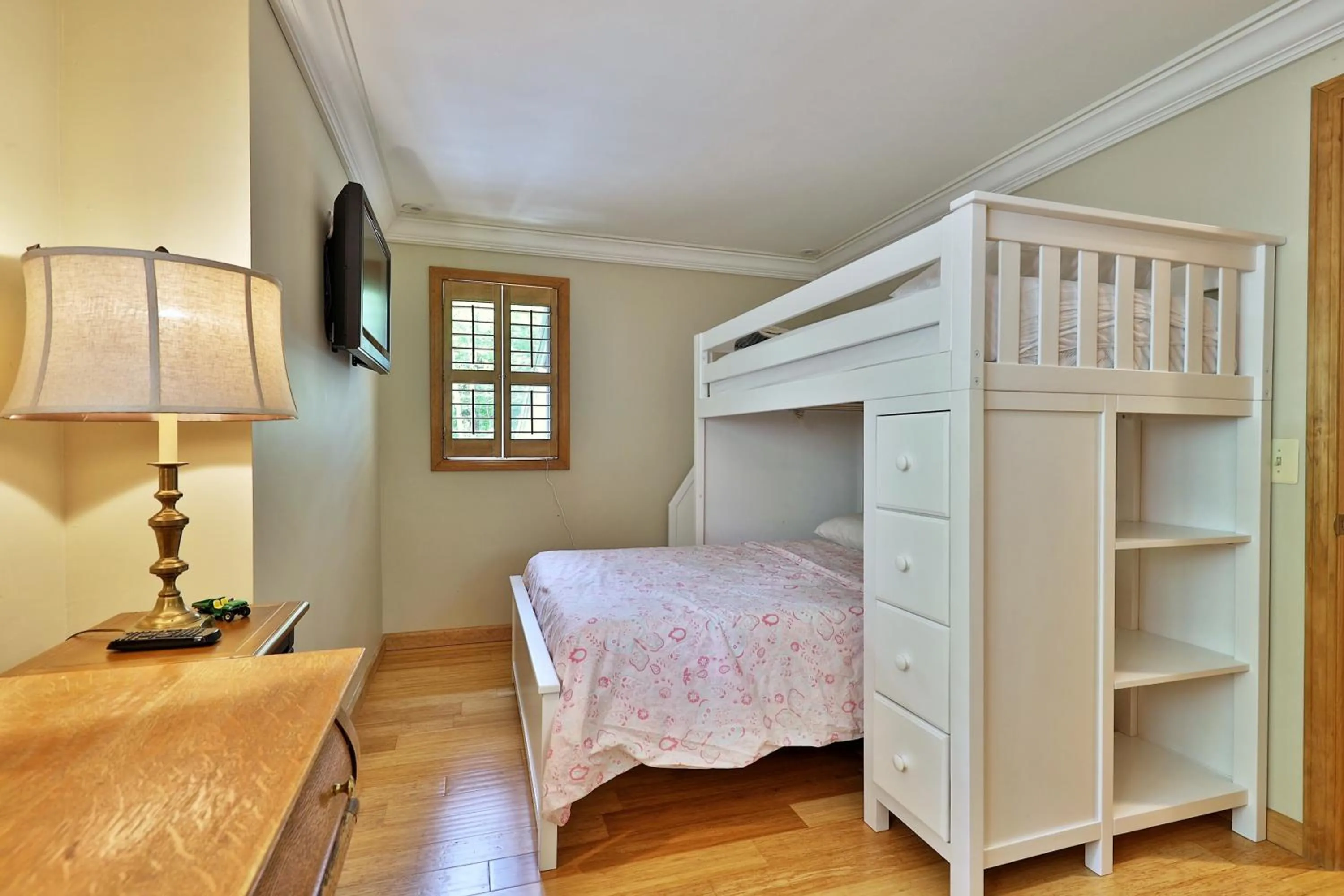 Bed in Tanglewood Chalet- 4 BR 4 BA Family Home in Killington, Perfect for Groups home