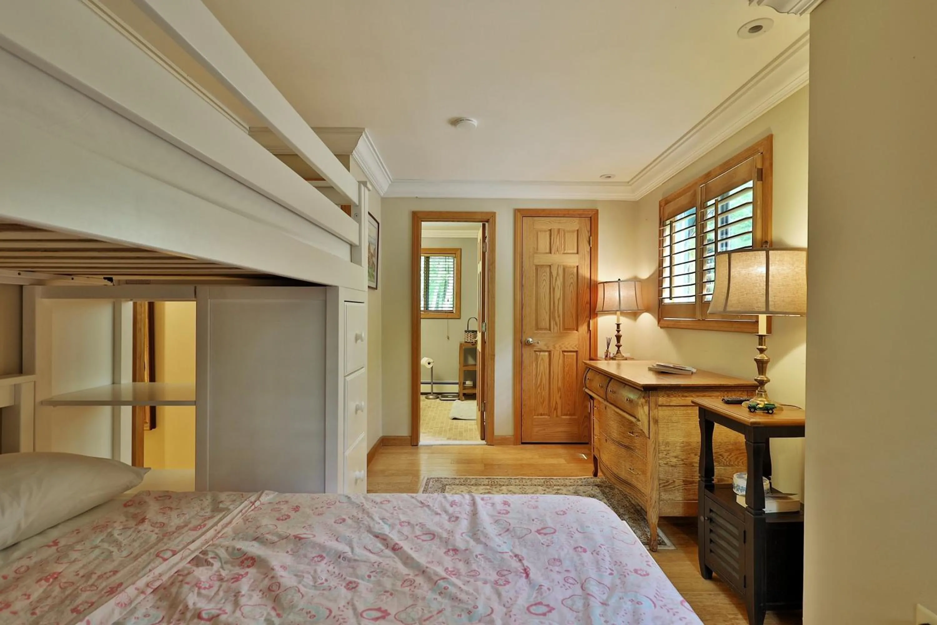 Bed in Tanglewood Chalet- 4 BR 4 BA Family Home in Killington, Perfect for Groups home