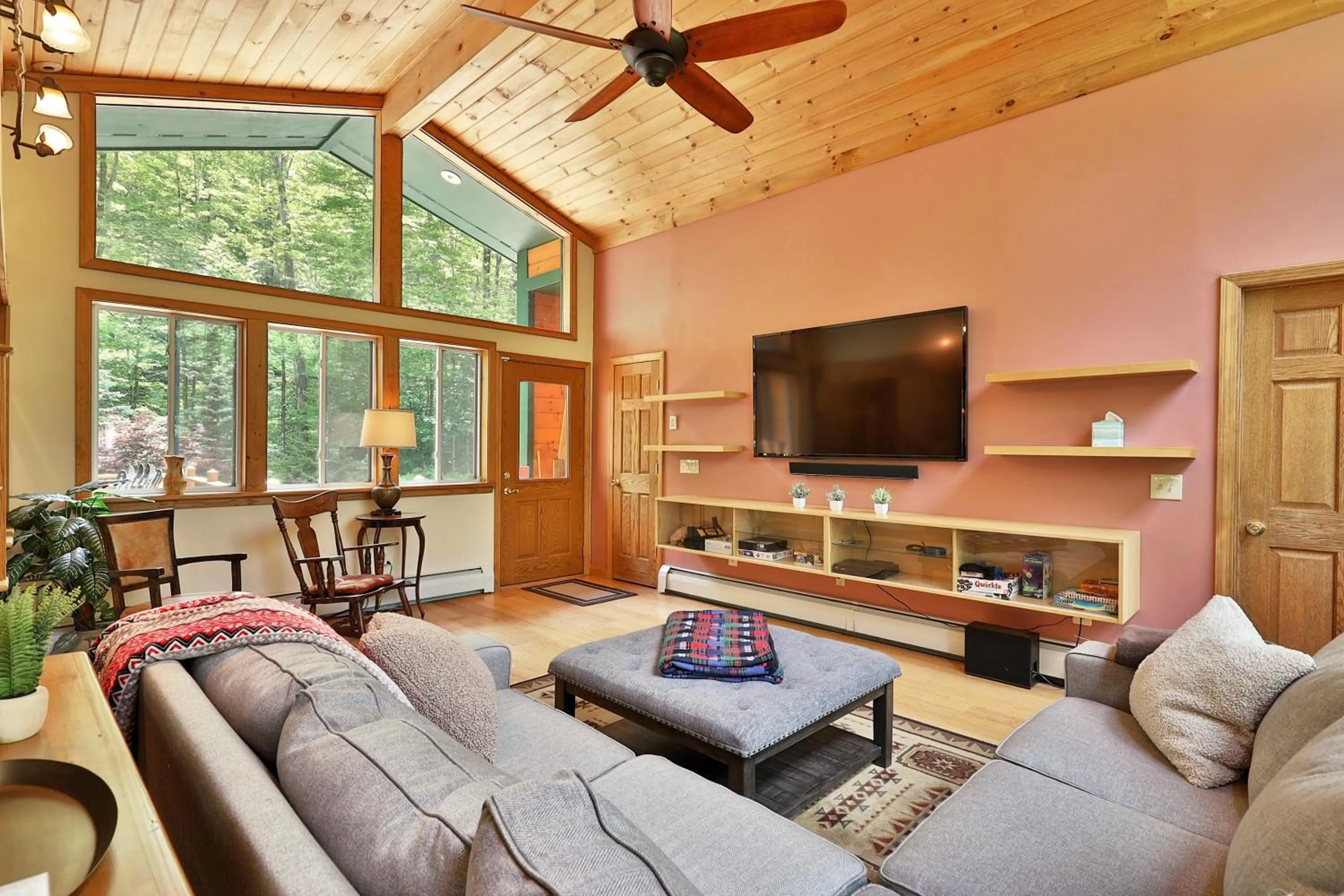 Tanglewood Chalet- 4 BR 4 BA Family Home in Killington, Perfect for Groups home