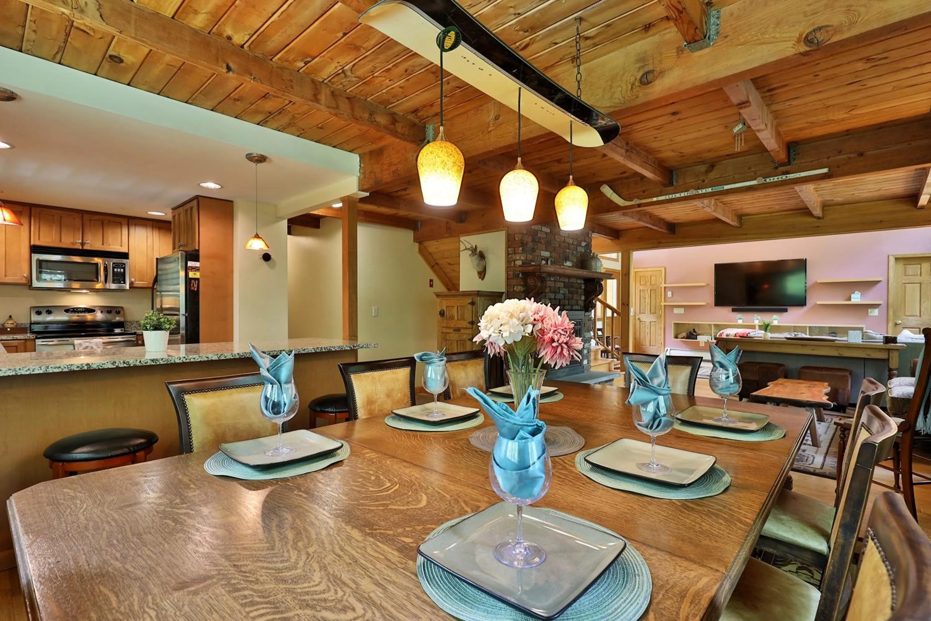 Tanglewood Chalet- 4 BR 4 BA Family Home in Killington, Perfect for Groups home