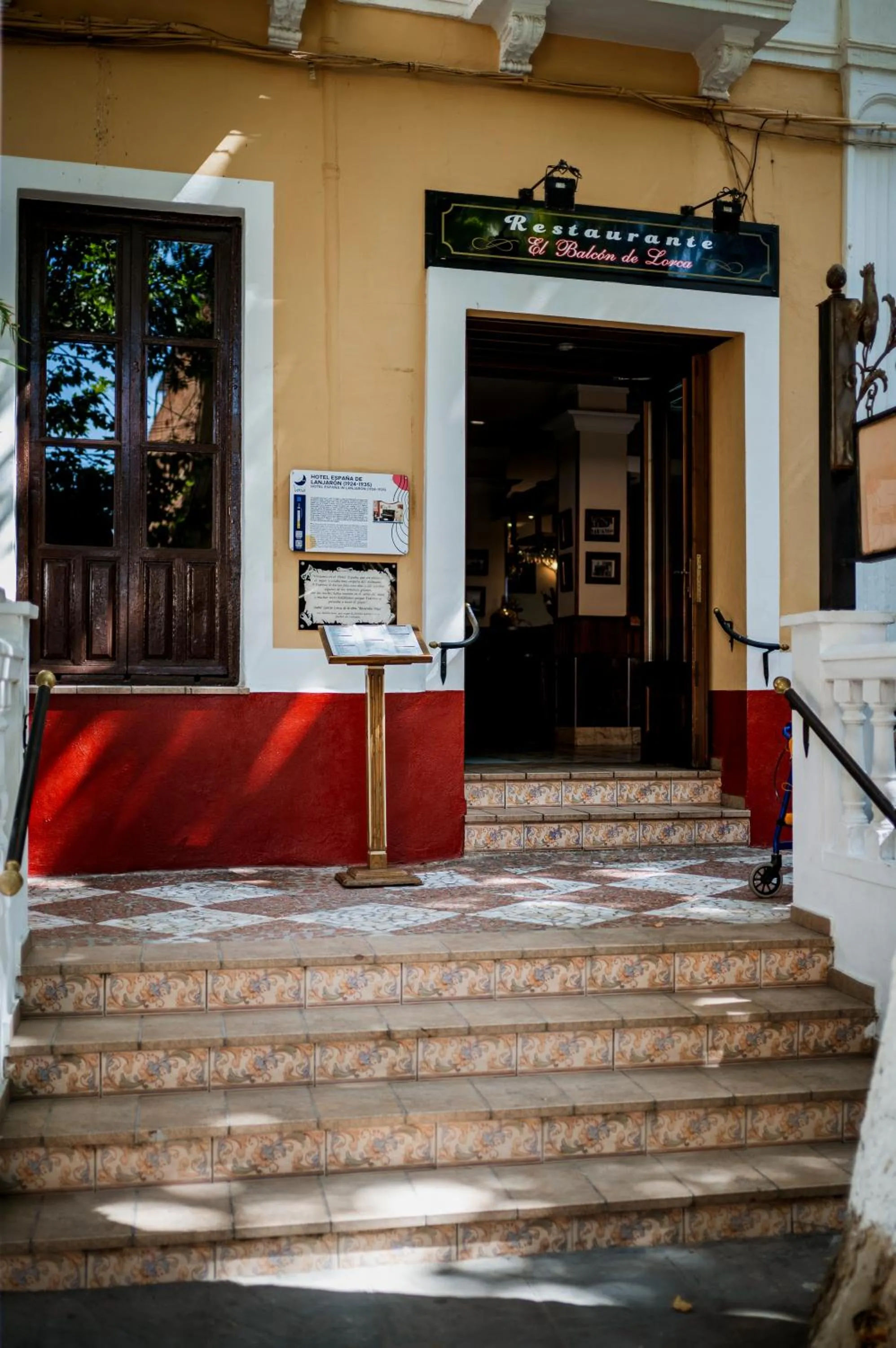 Restaurant/places to eat in Hotel España