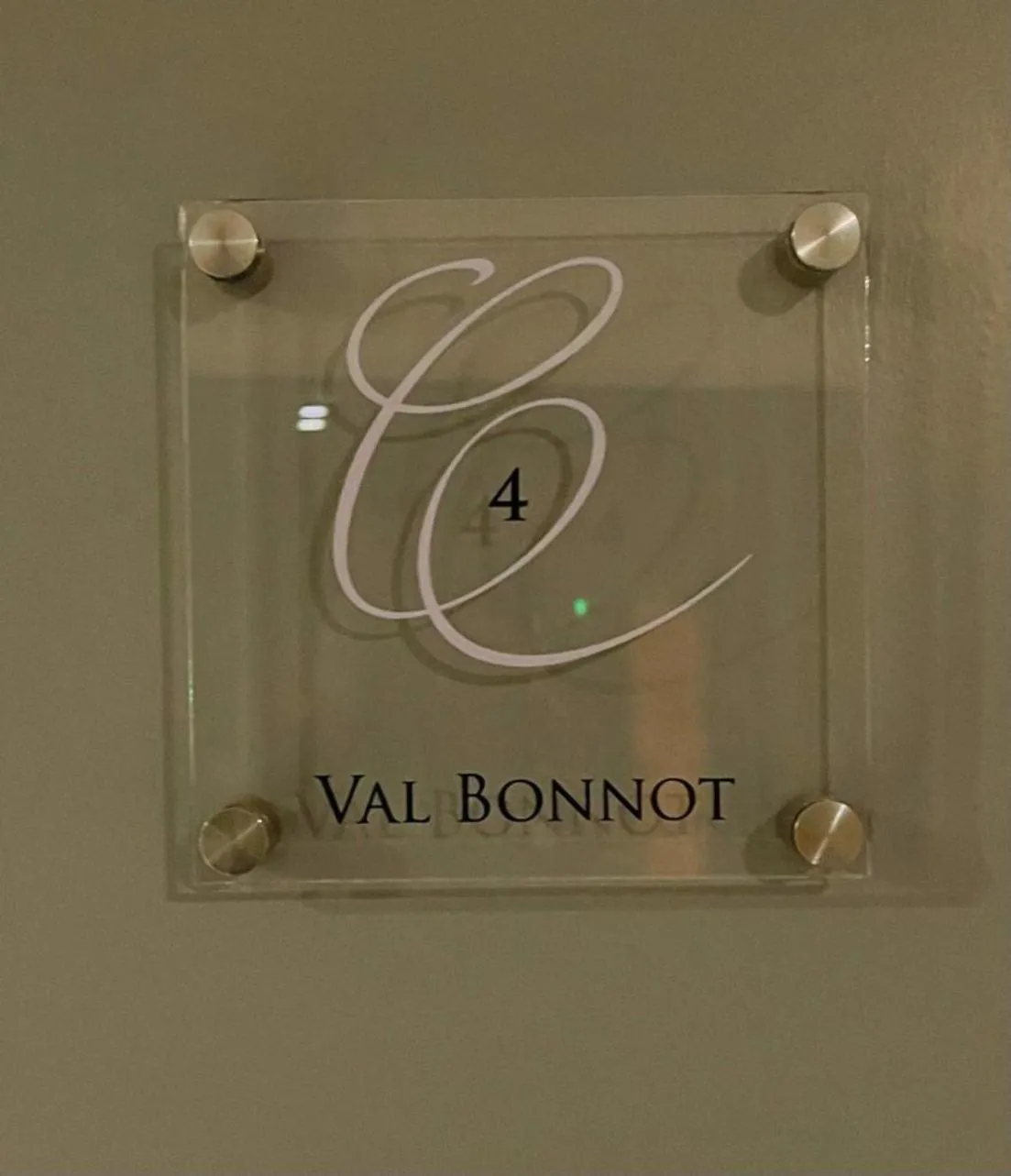 Property logo or sign in Au Coeur Des Bulles