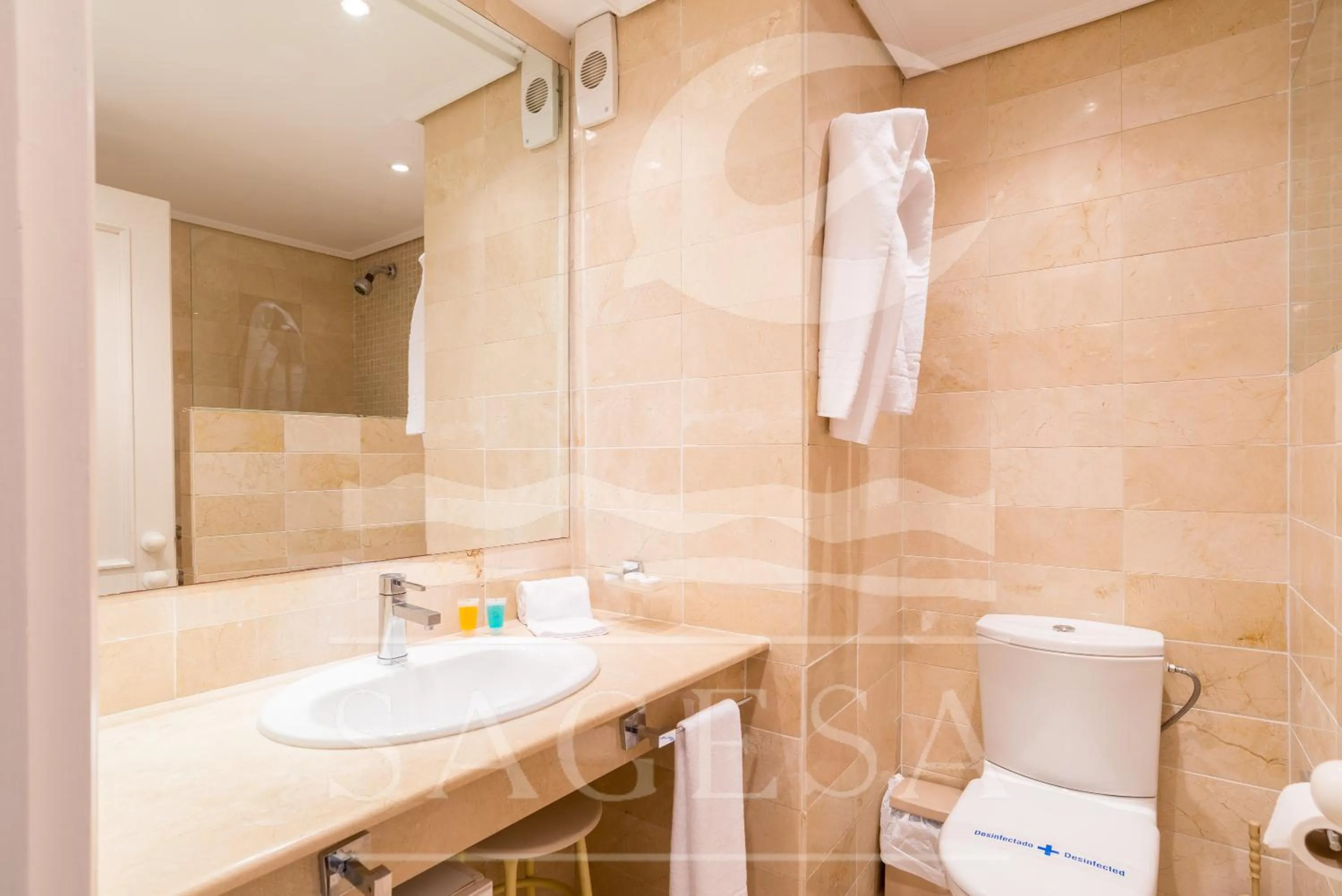 Bathroom in Jardines de las Golondrinas