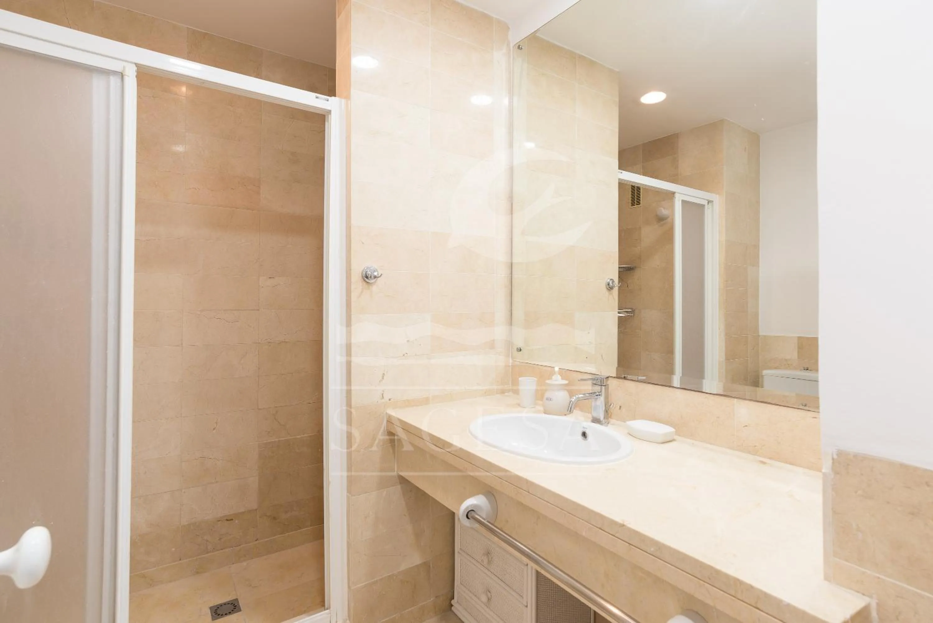 Toilet in Jardines de las Golondrinas